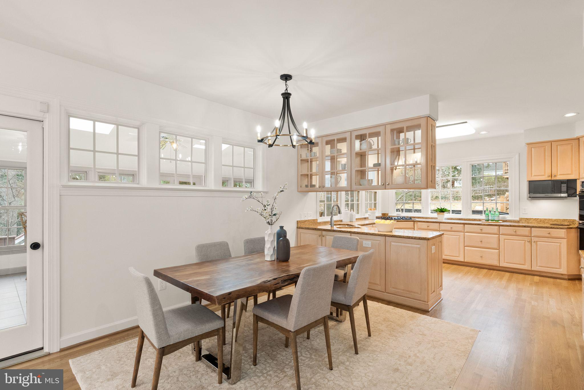 COUNTRY CLUB ESTATES - Residential