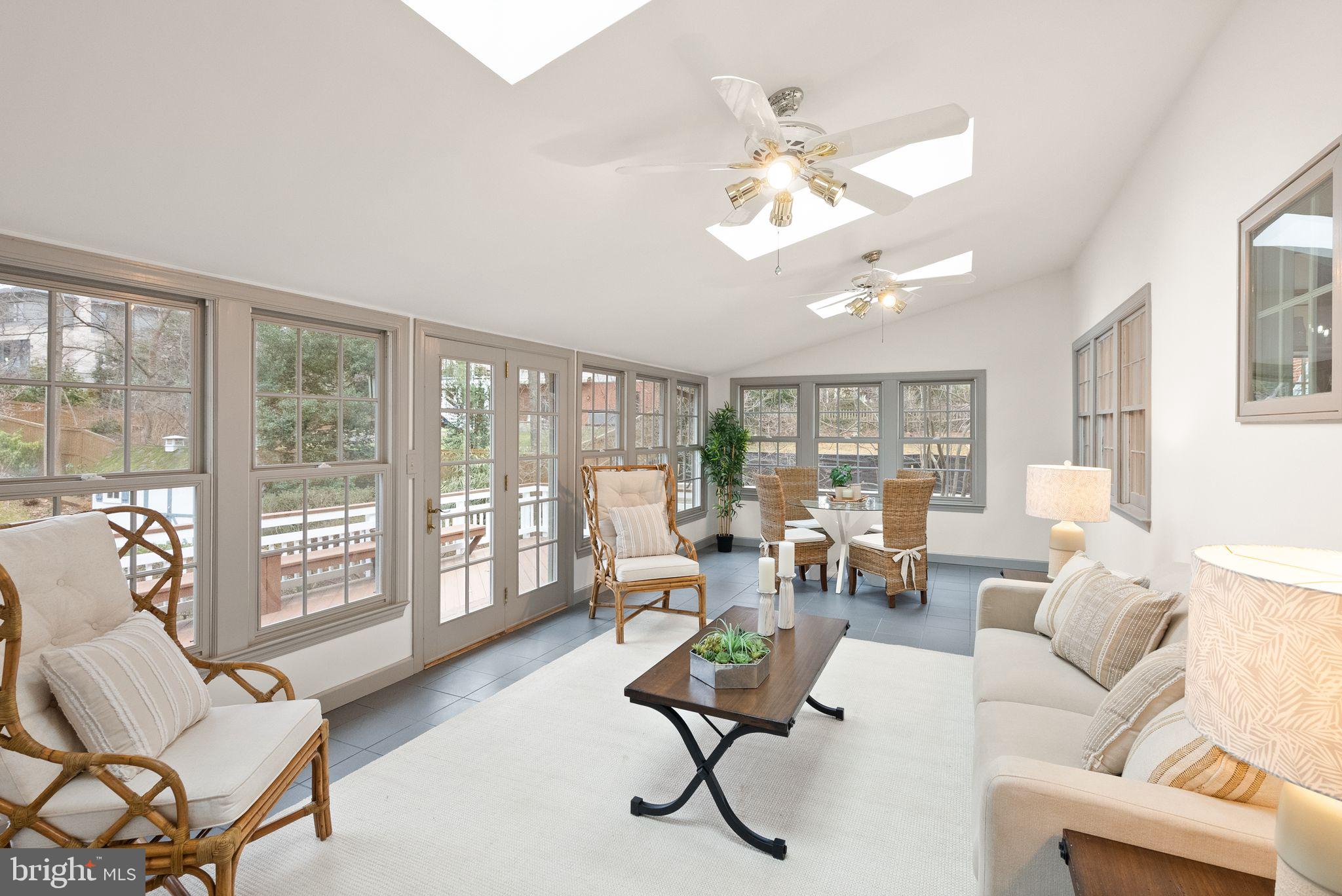 COUNTRY CLUB ESTATES - Residential