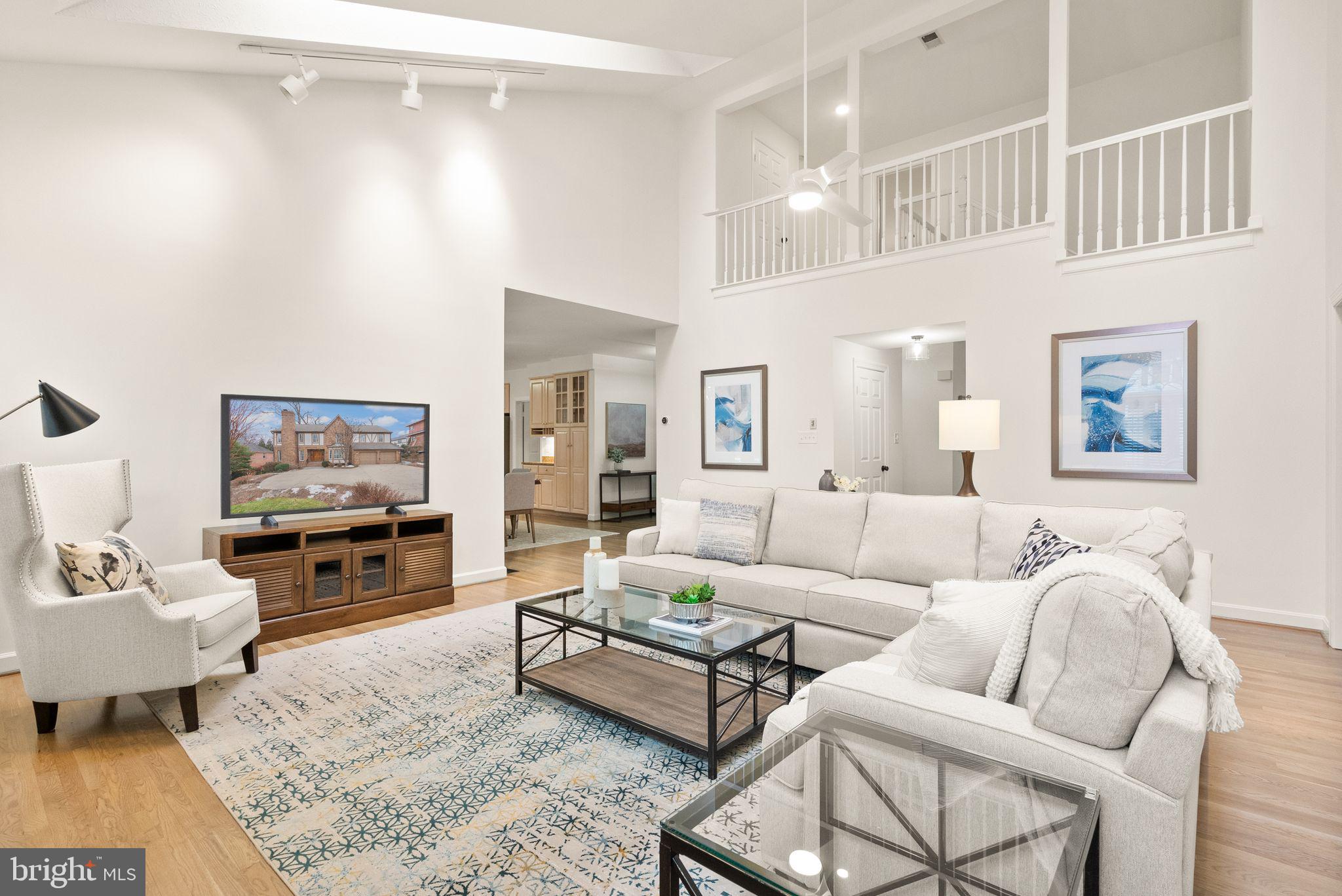 COUNTRY CLUB ESTATES - Residential