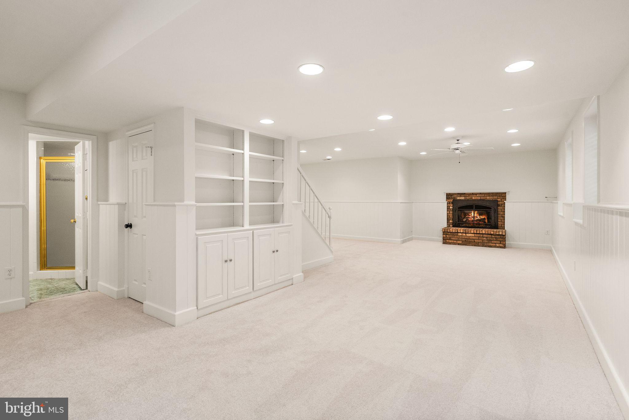 COUNTRY CLUB ESTATES - Residential