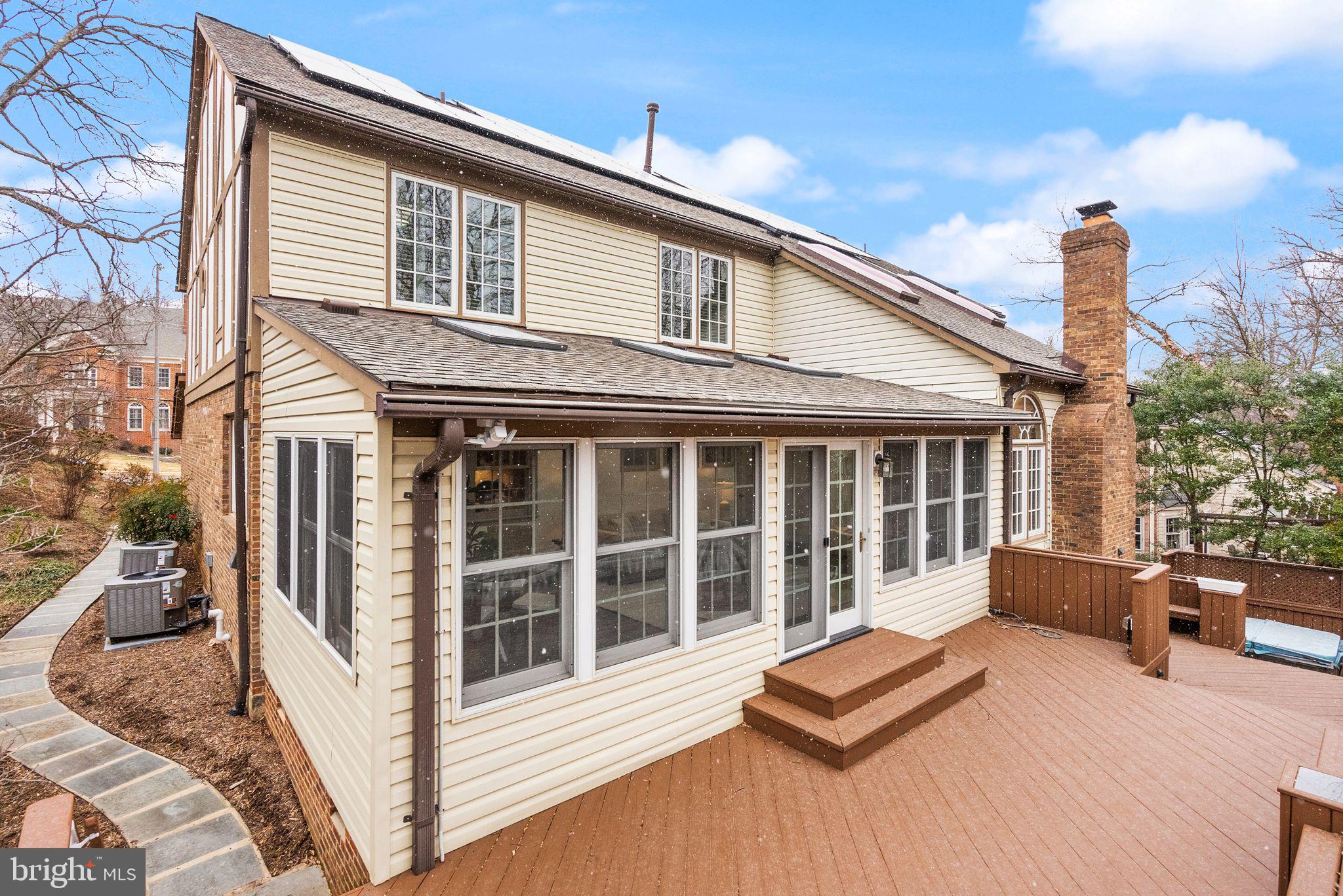 COUNTRY CLUB ESTATES - Residential