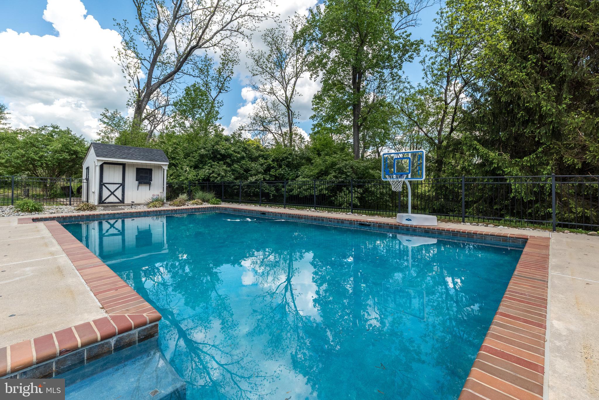 FOX HUNT ESTS - Residential