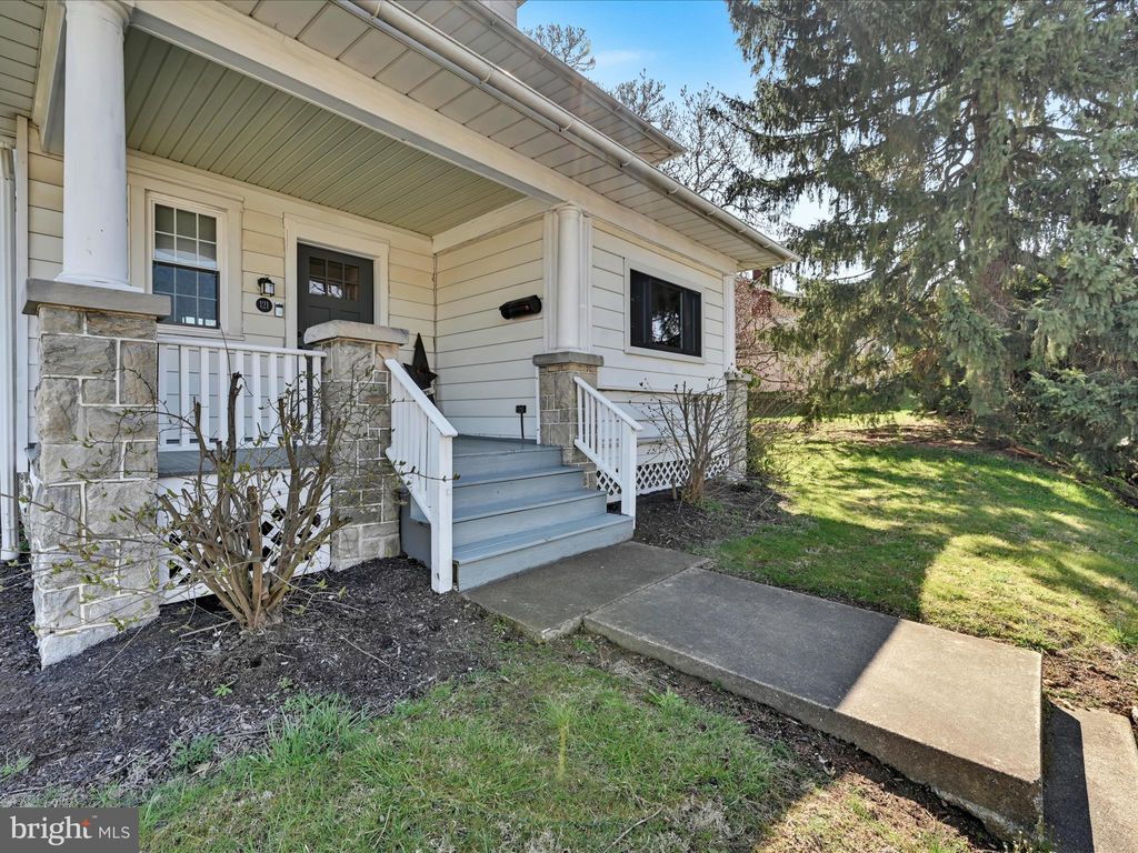 Photo of 121 S CHURCH ST, QUARRYVILLE, PA 17566 (MLS # PALA2032754)