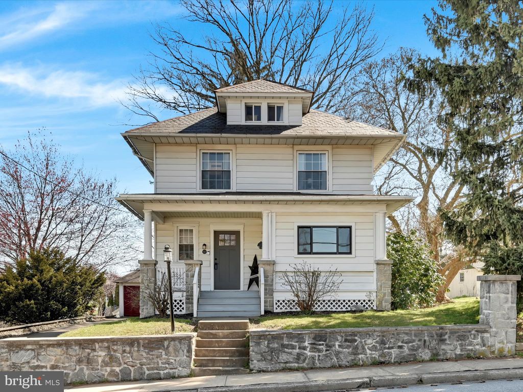 Photo of 121 S CHURCH ST, QUARRYVILLE, PA 17566 (MLS # PALA2032754)