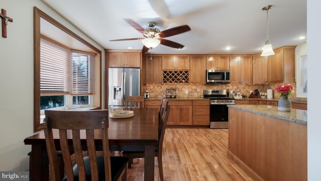 Photo of 72 Colonial Park Drive, SPRINGFIELD, PA 19064 (MLS # PADE2100666)
