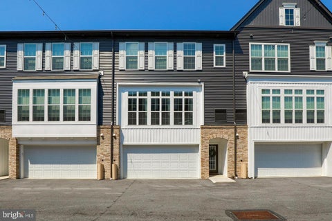 Townhouse For Rent - 806 Mayer Place<br/> LANCASTER, PA 17601