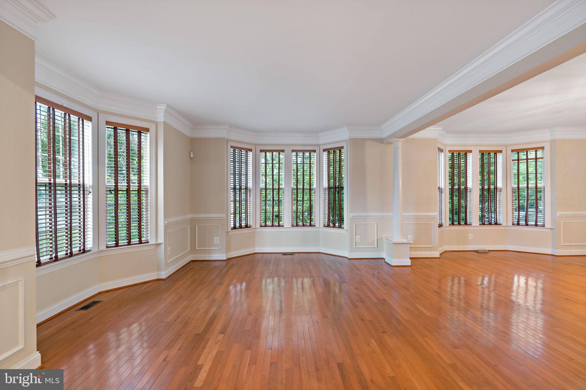 RIVER CREST - Residential