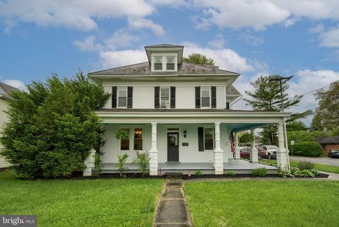 Photo of 20 W Main Street, LEOLA, PA 17540 (MLS # PALA2069604)