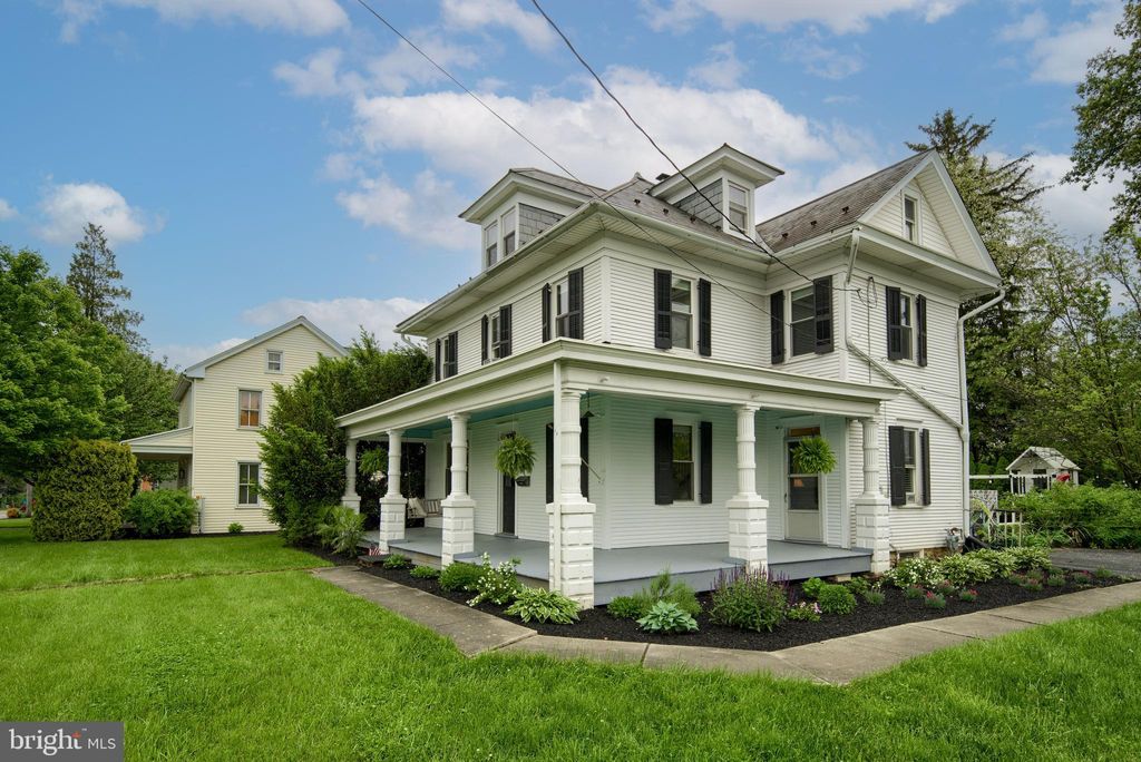 Photo of 20 W Main Street, LEOLA, PA 17540 (MLS # PALA2069604)