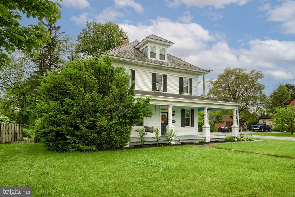 Photo of 20 W Main Street, LEOLA, PA 17540 (MLS # PALA2069604)