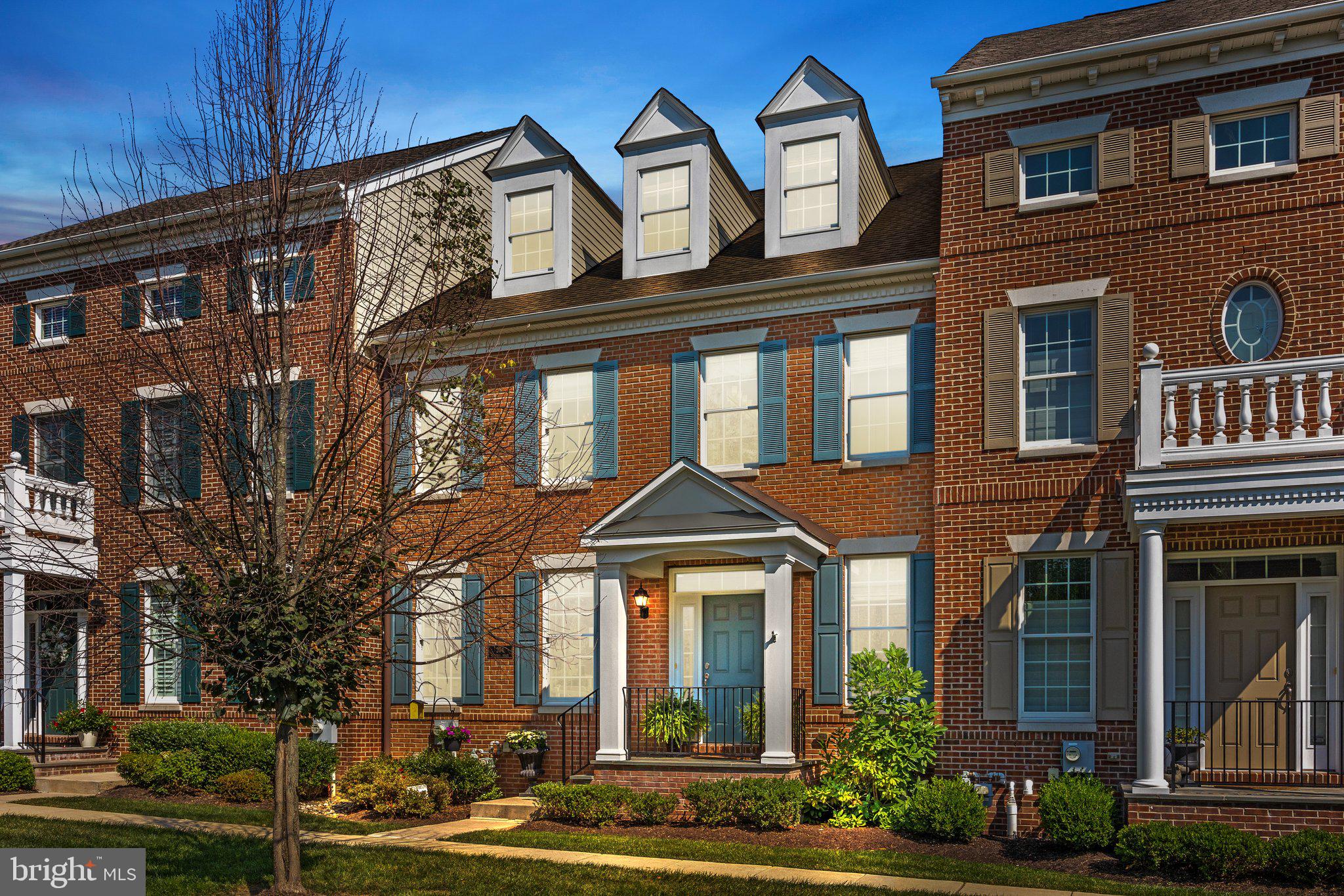 NEWTOWN WALK - Residential