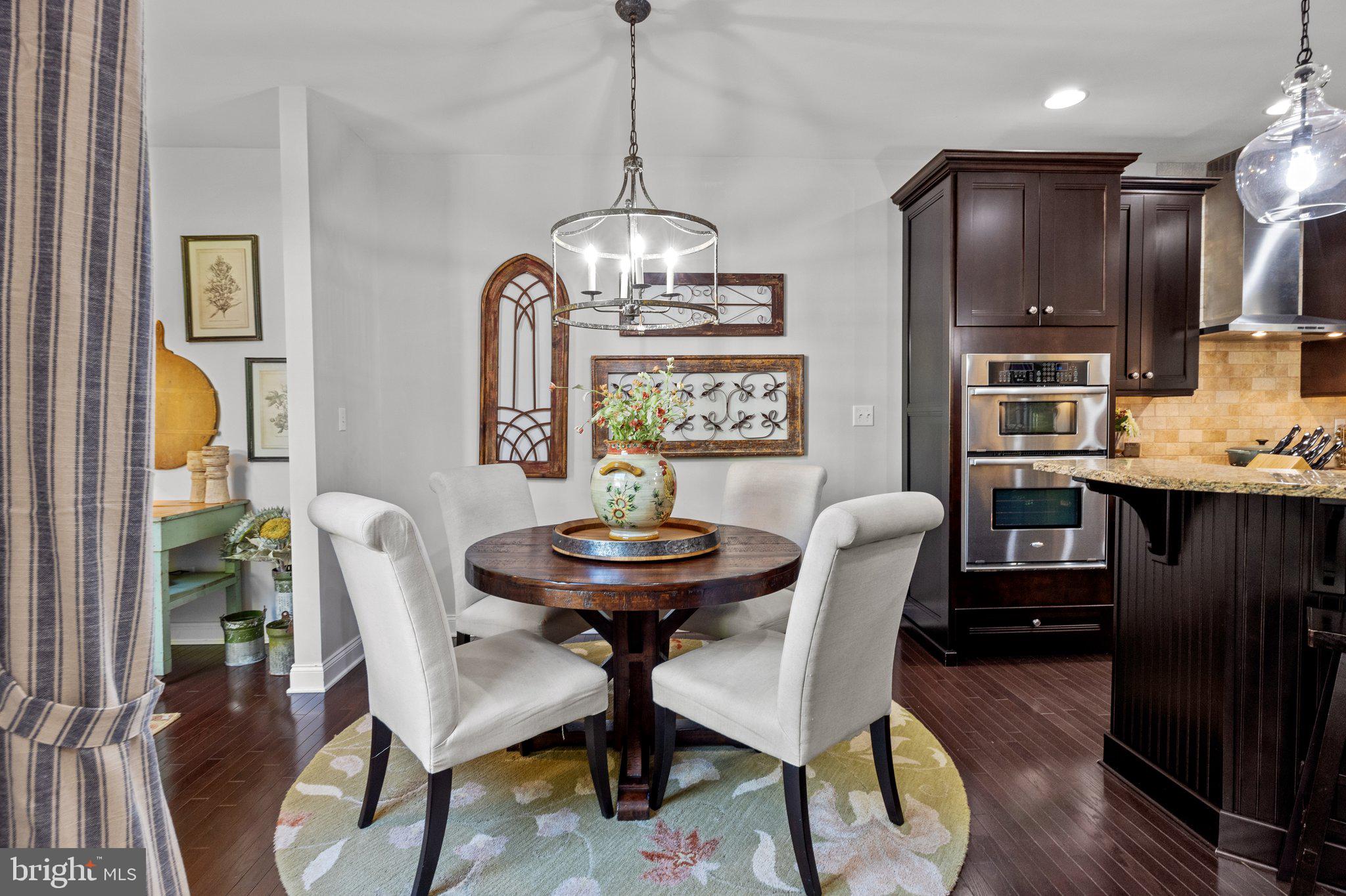 NEWTOWN WALK - Residential