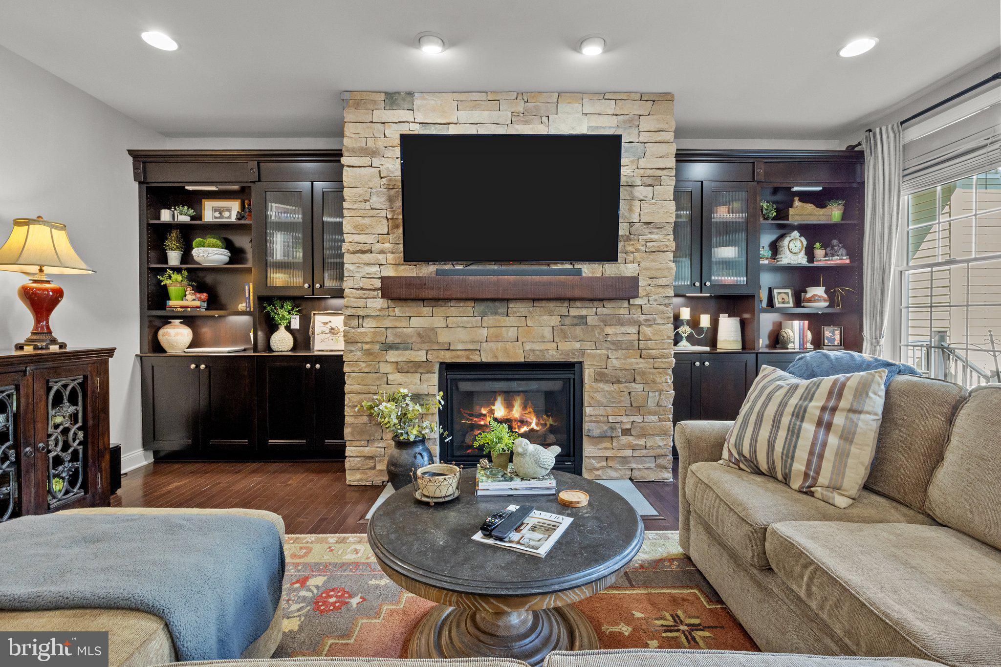 NEWTOWN WALK - Residential