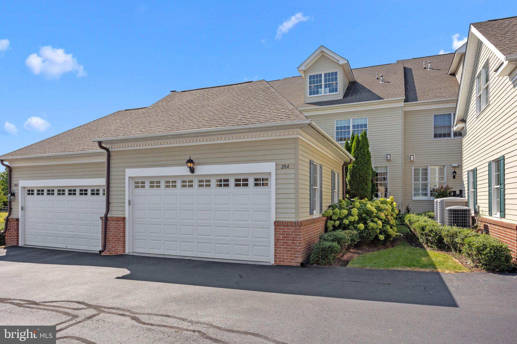 NEWTOWN WALK - Residential