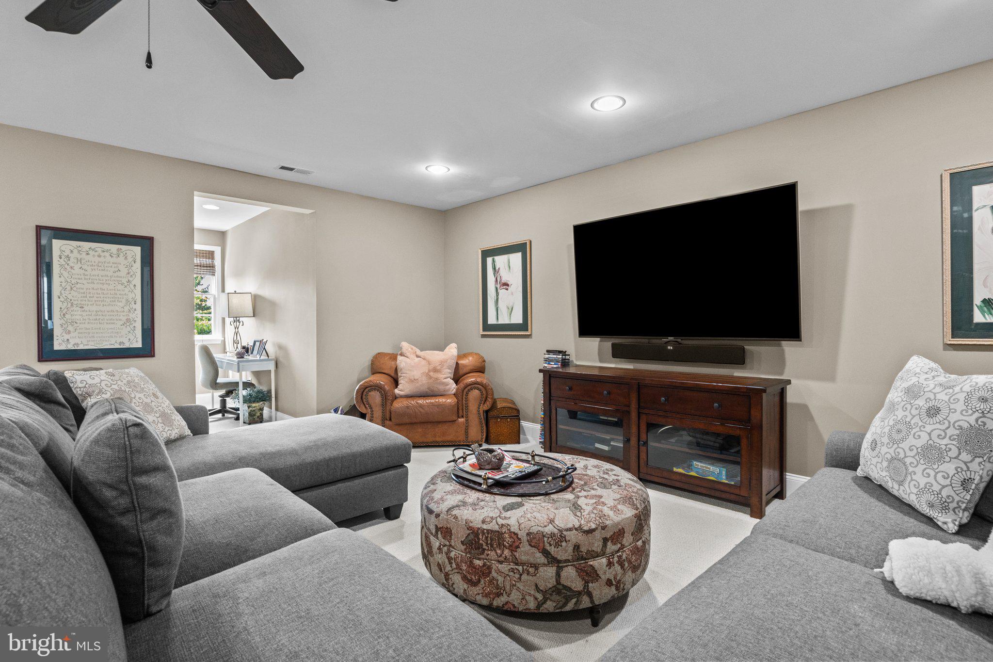 NEWTOWN WALK - Residential