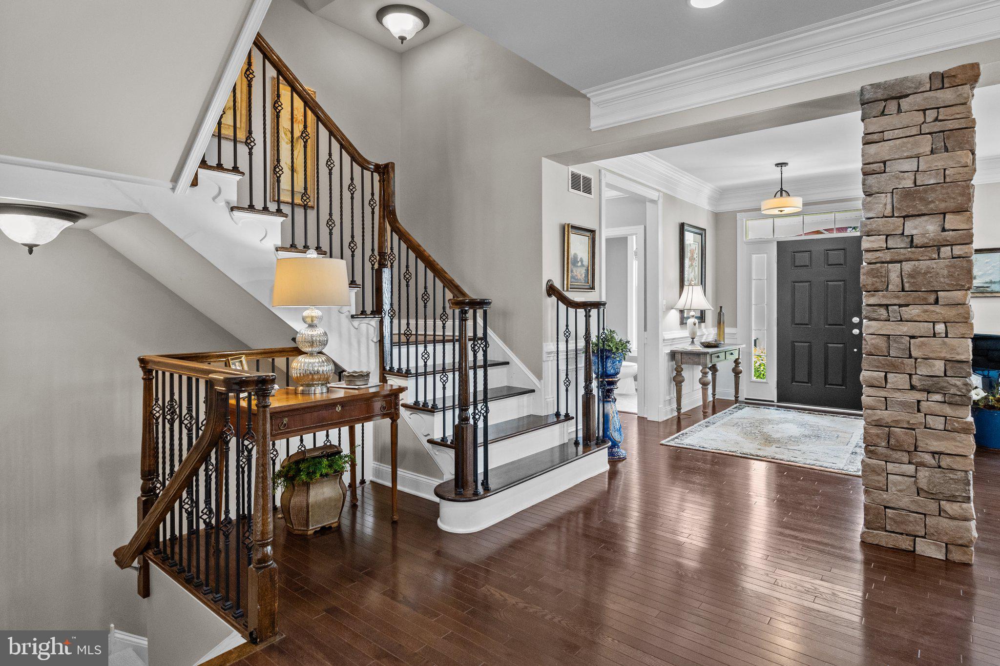 NEWTOWN WALK - Residential