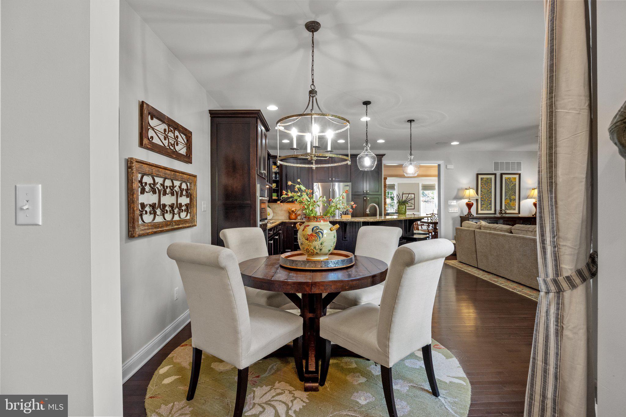 NEWTOWN WALK - Residential