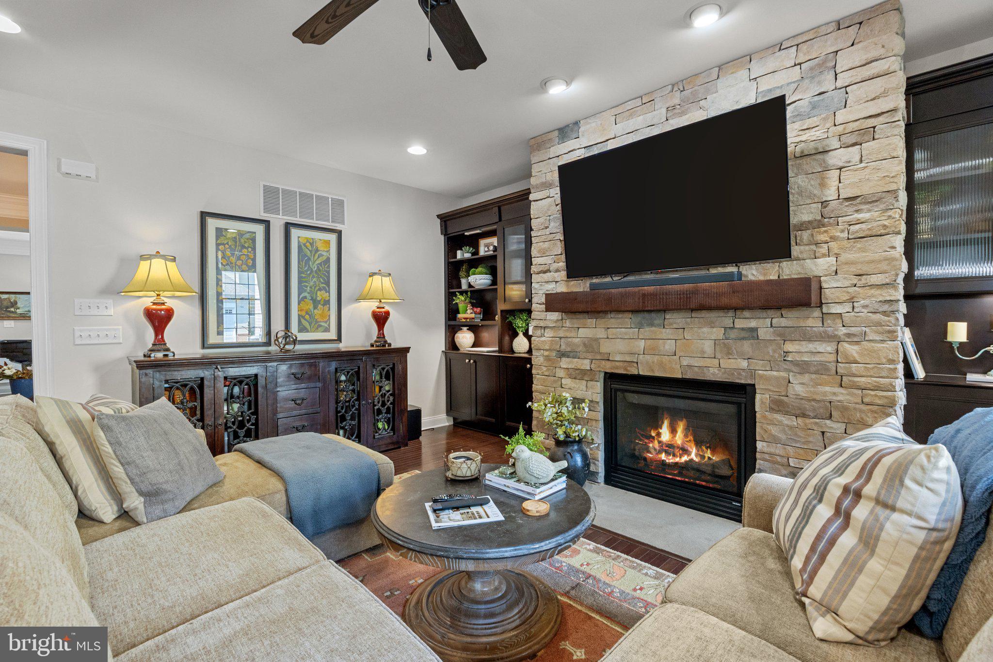 NEWTOWN WALK - Residential