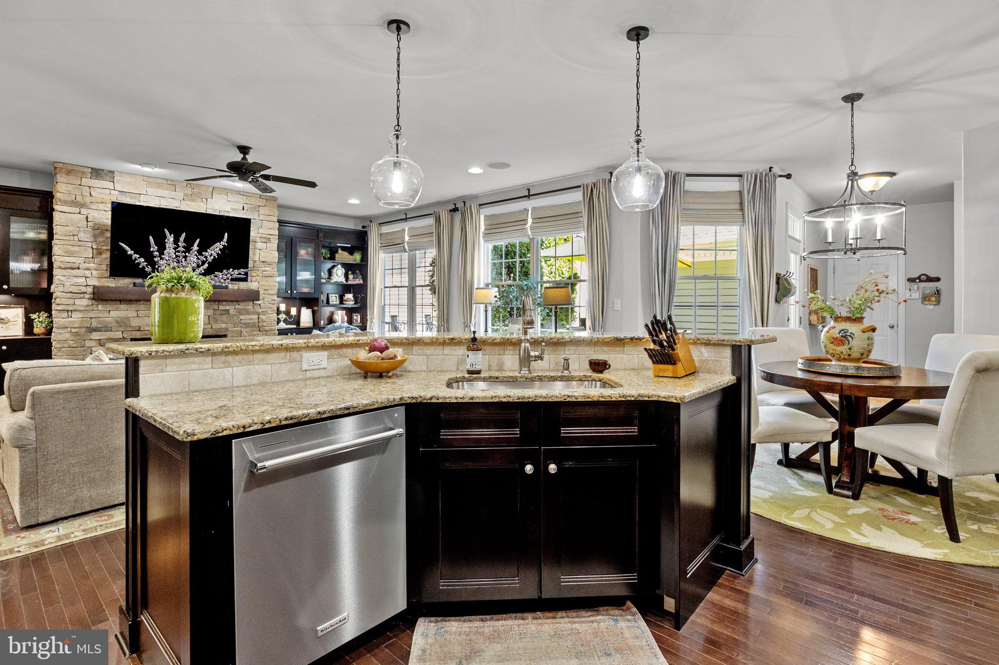 NEWTOWN WALK - Residential