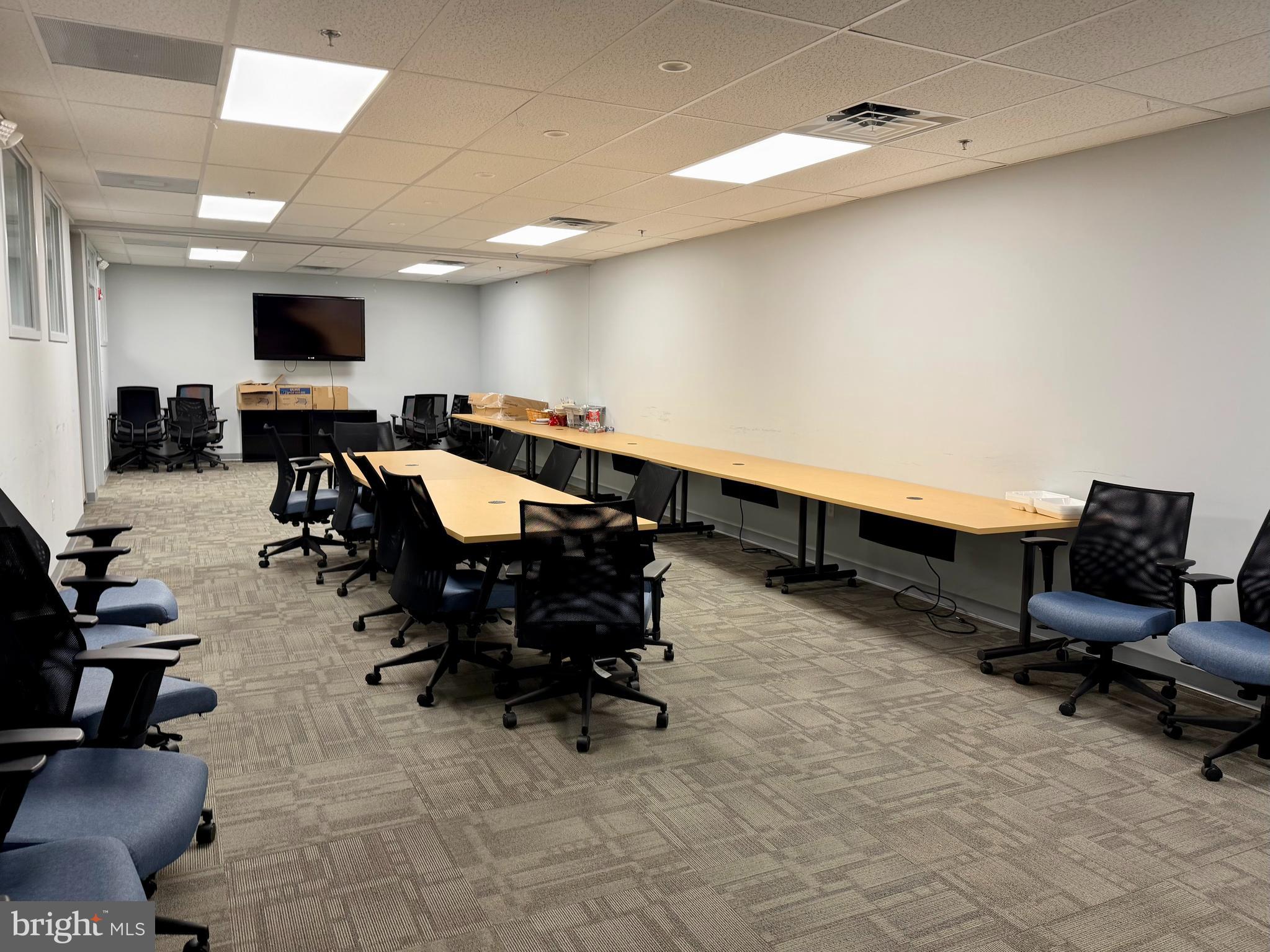 AVIATION BUSINESS CENTER - Commercial Sale