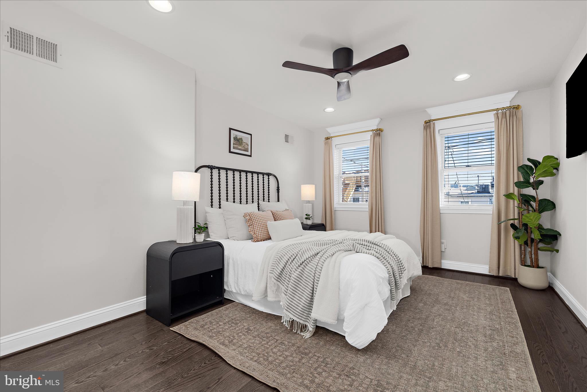 LOCUST POINT - Residential