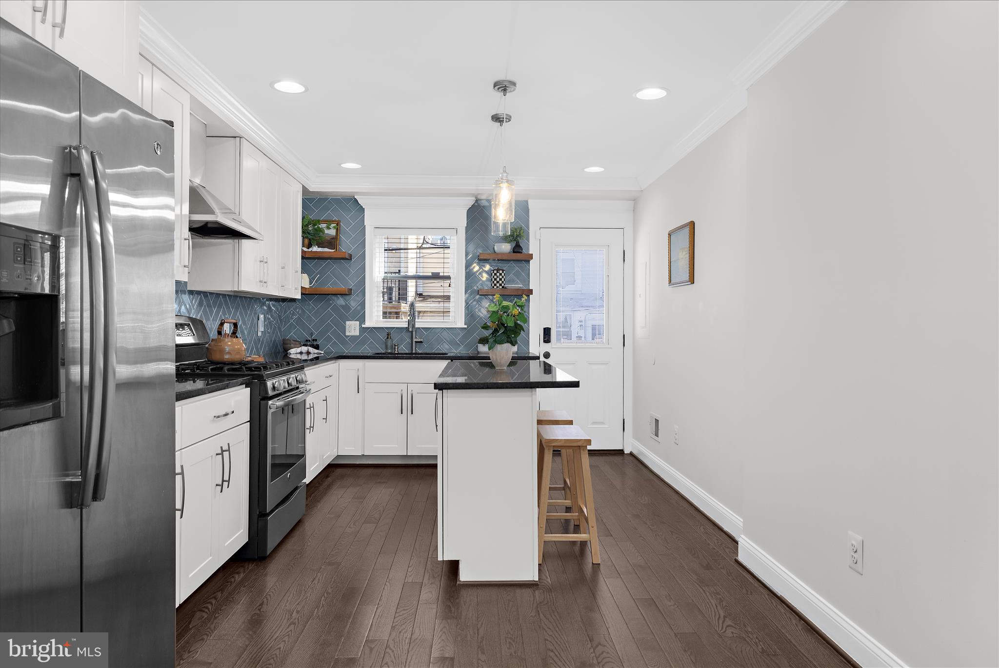 LOCUST POINT - Residential