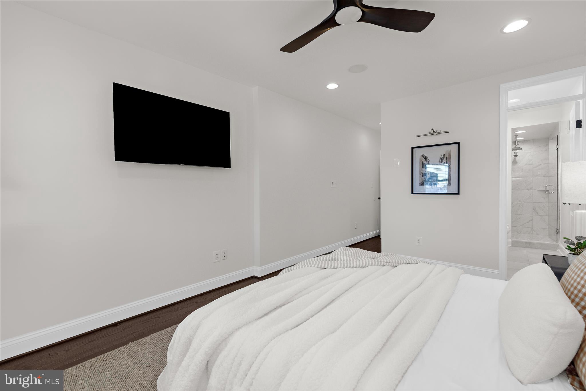 LOCUST POINT - Residential