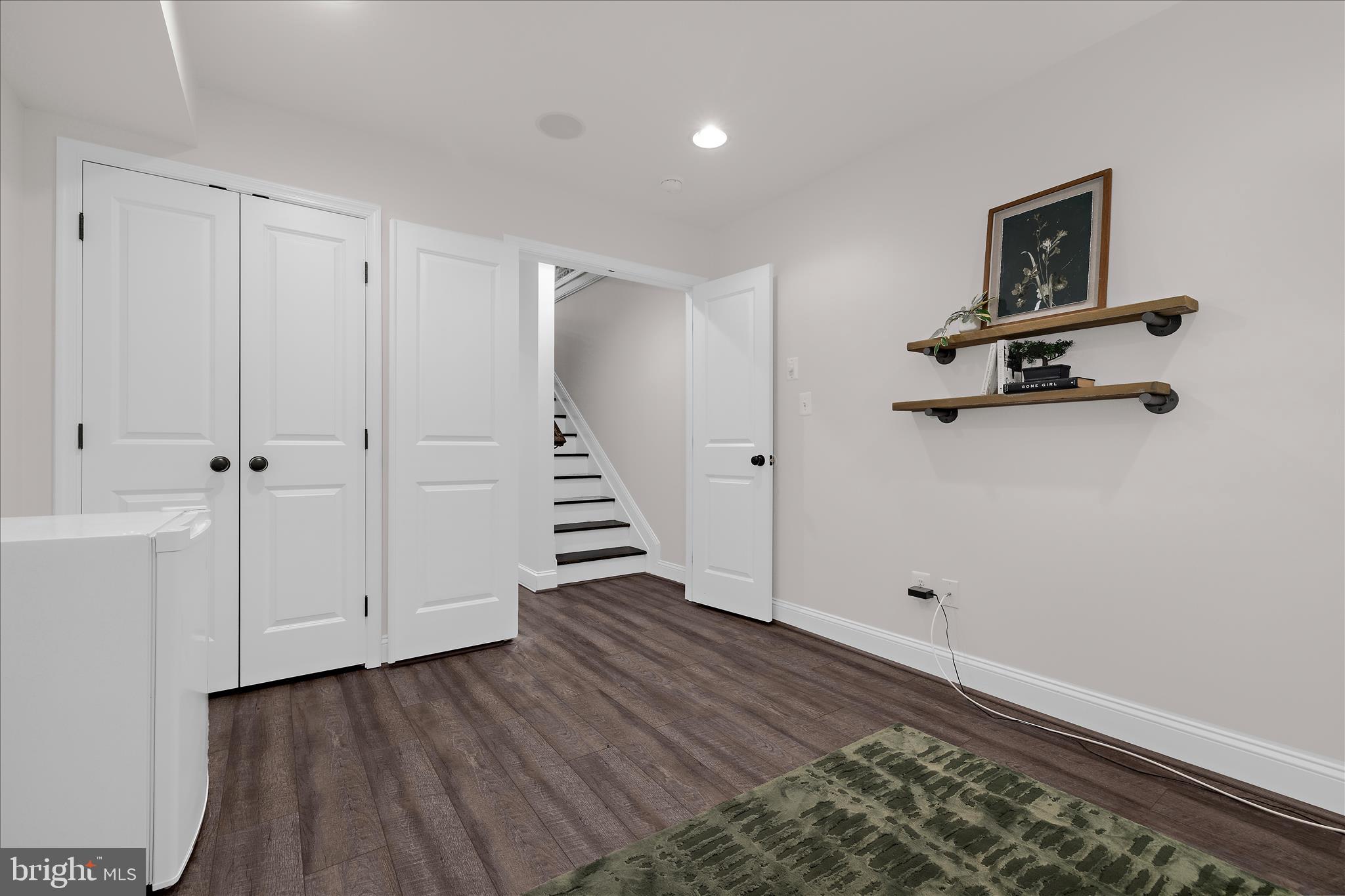 LOCUST POINT - Residential