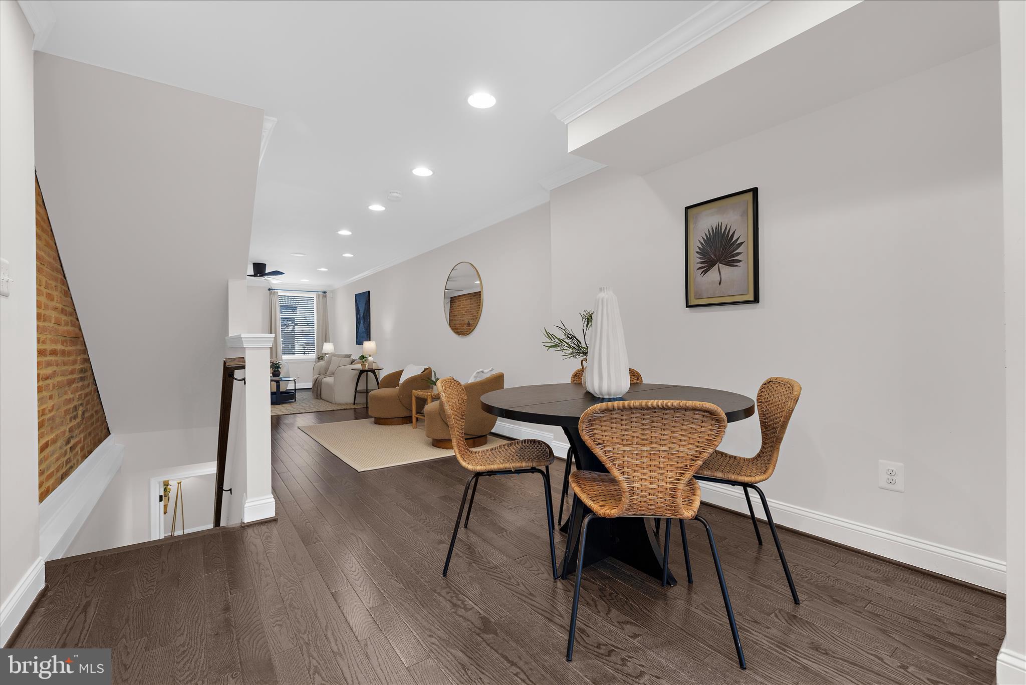 LOCUST POINT - Residential