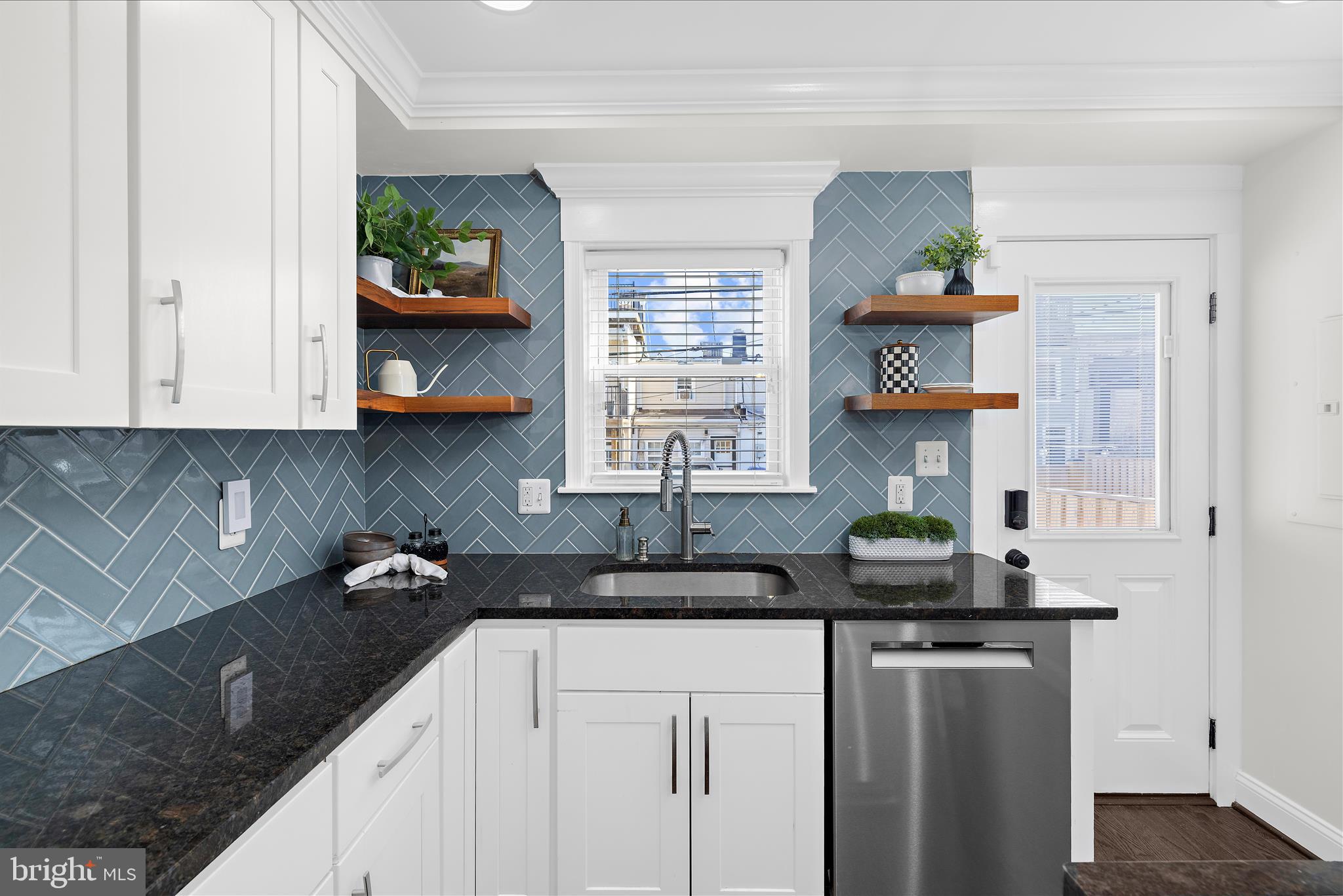 LOCUST POINT - Residential