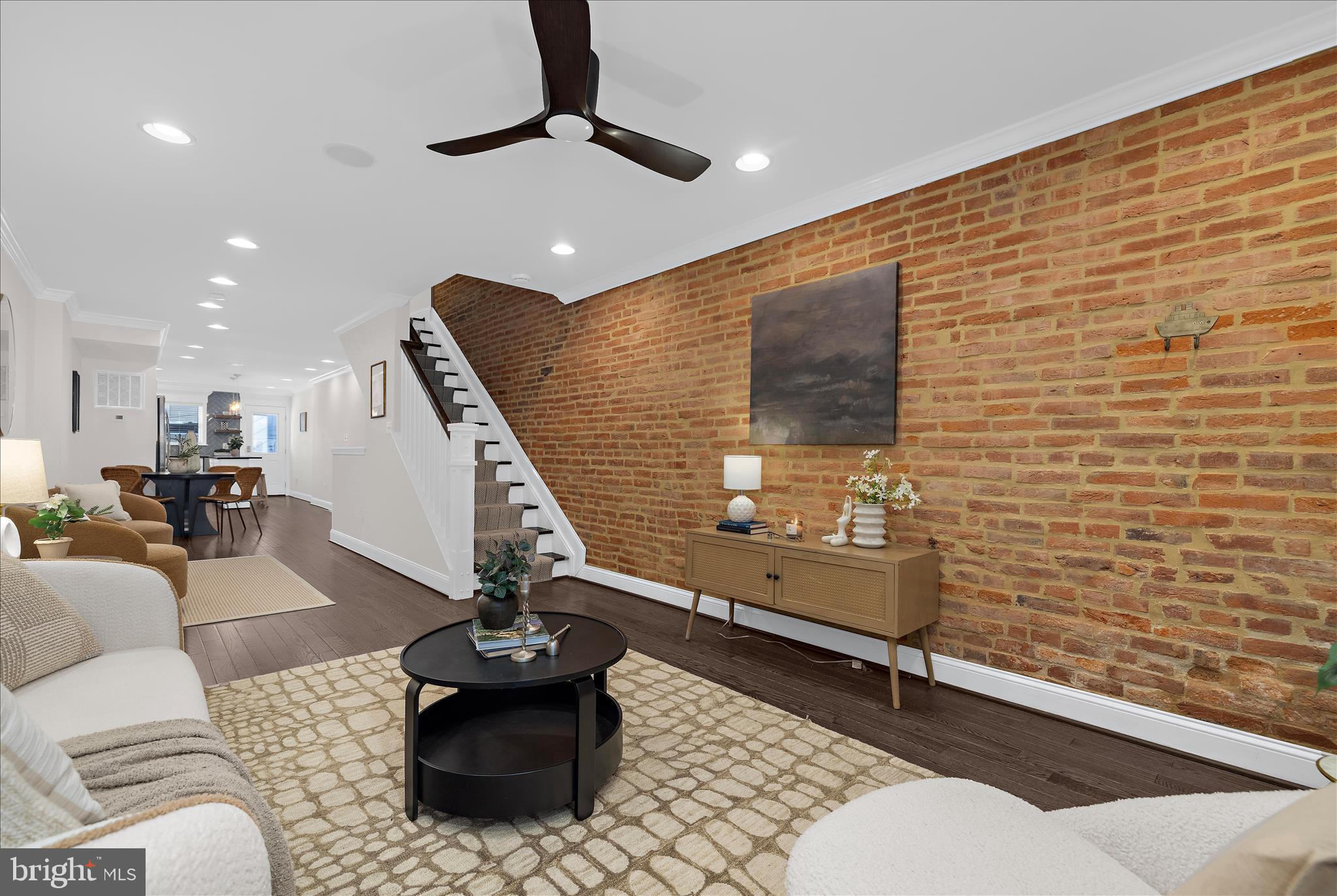 LOCUST POINT - Residential