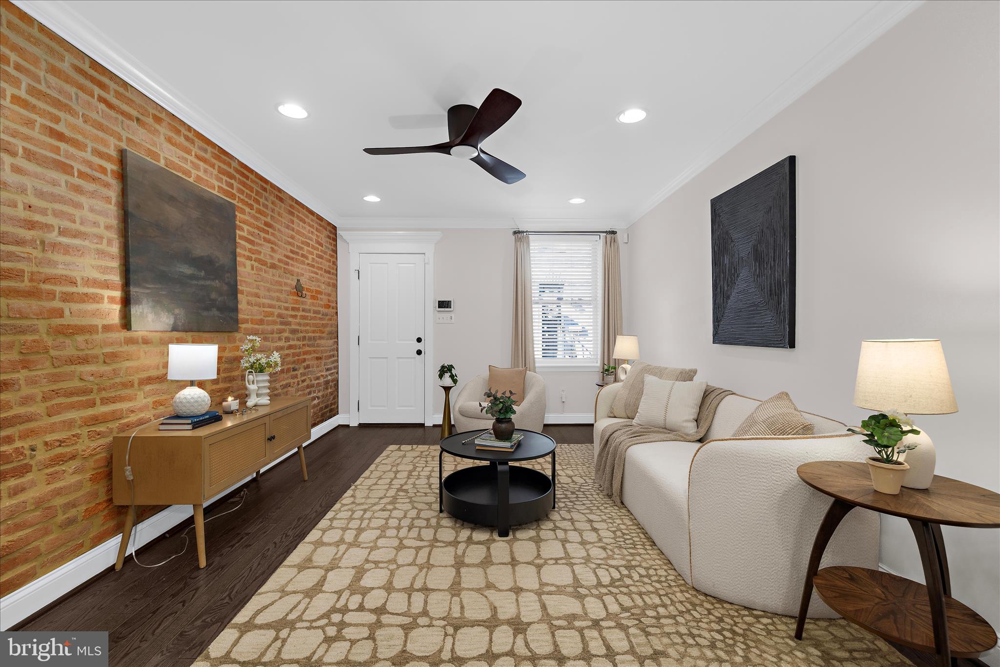 LOCUST POINT - Residential