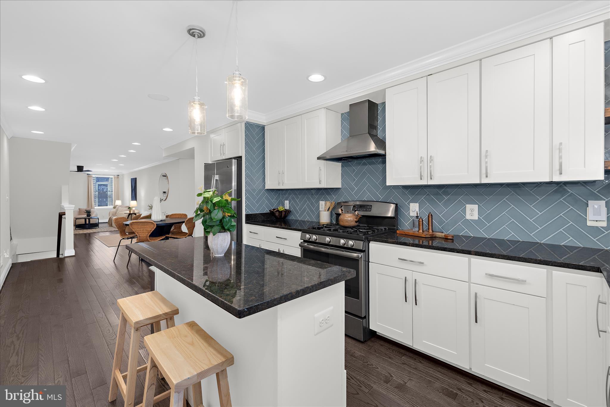 LOCUST POINT - Residential