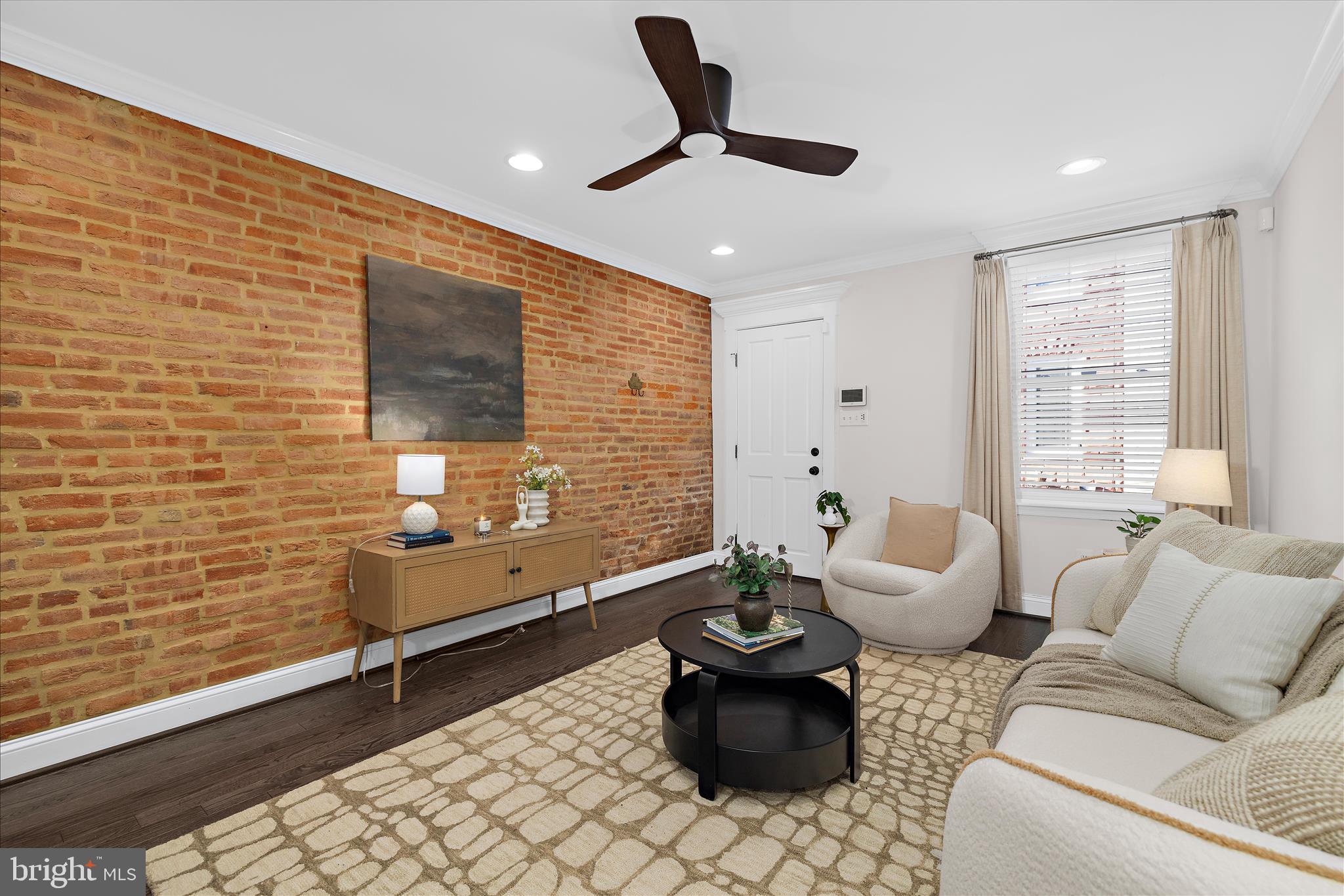 LOCUST POINT - Residential