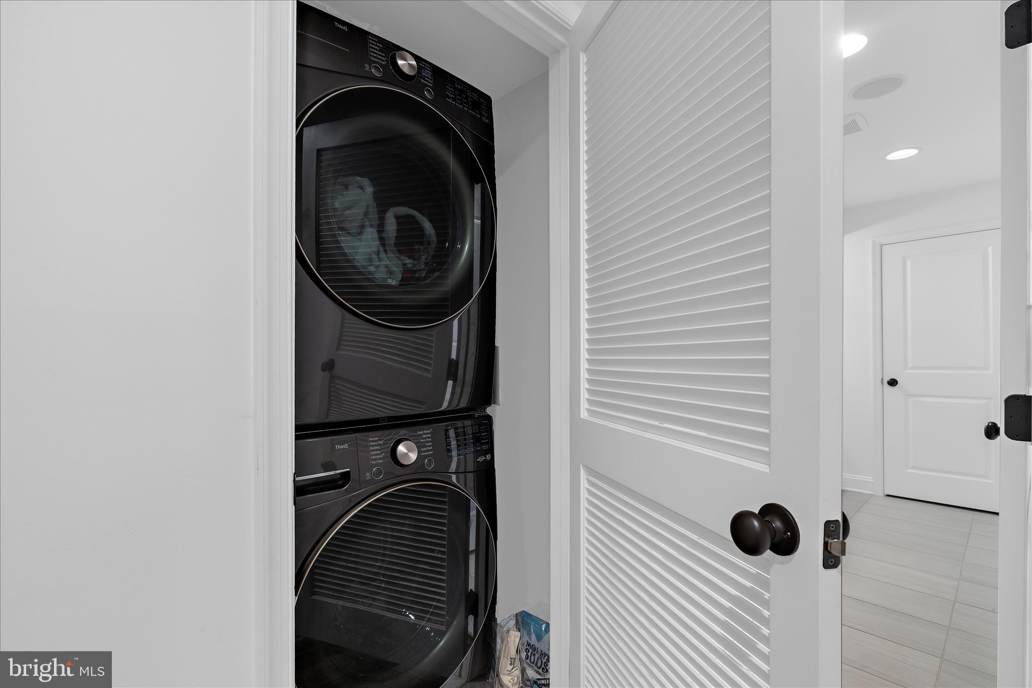 LOCUST POINT - Residential