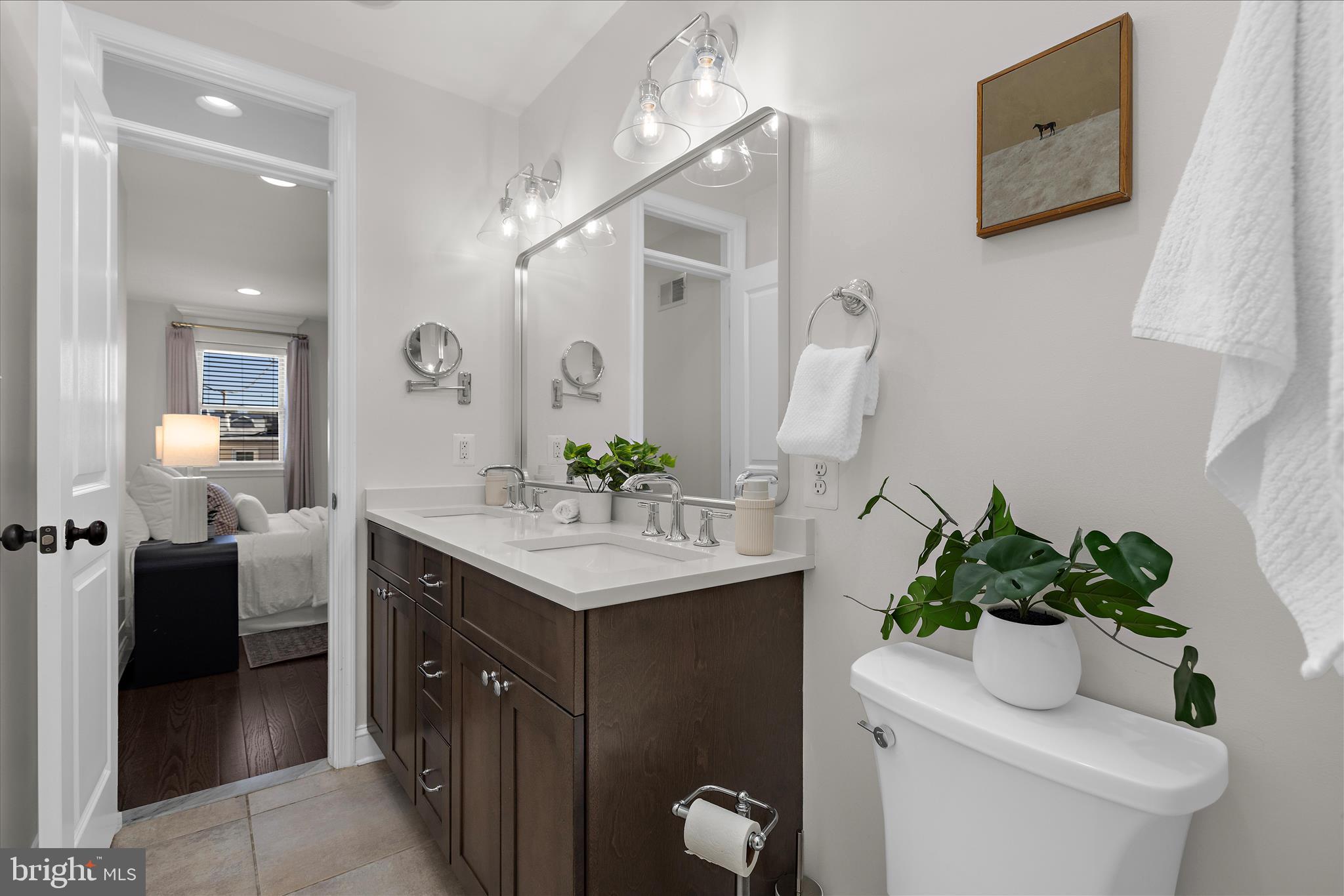 LOCUST POINT - Residential