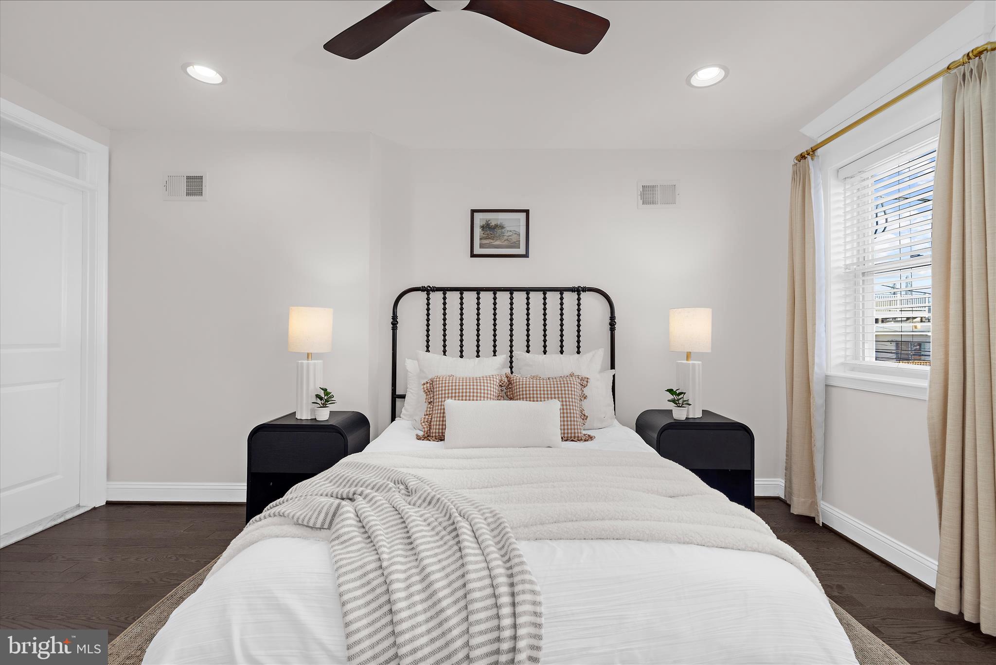 LOCUST POINT - Residential