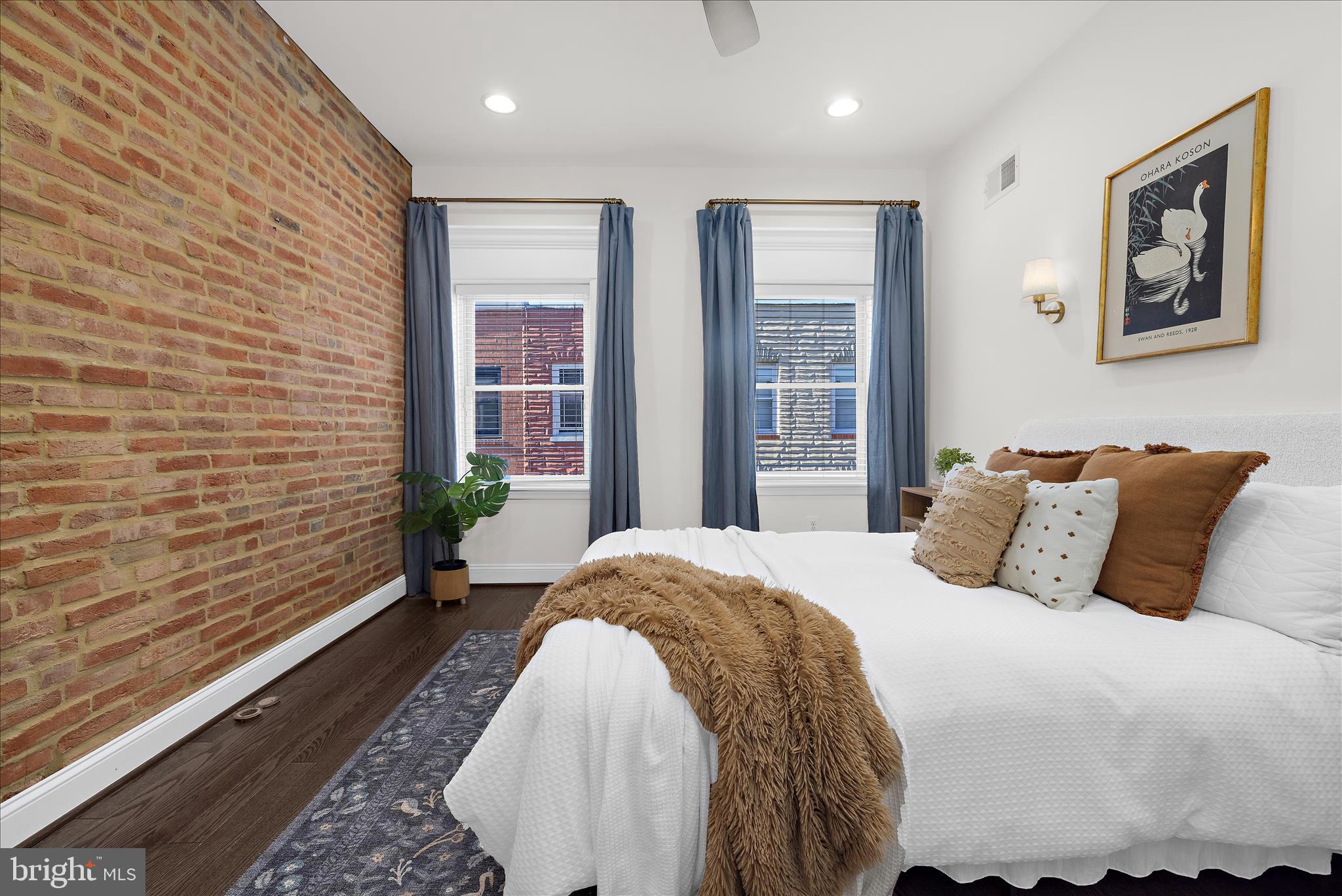 LOCUST POINT - Residential