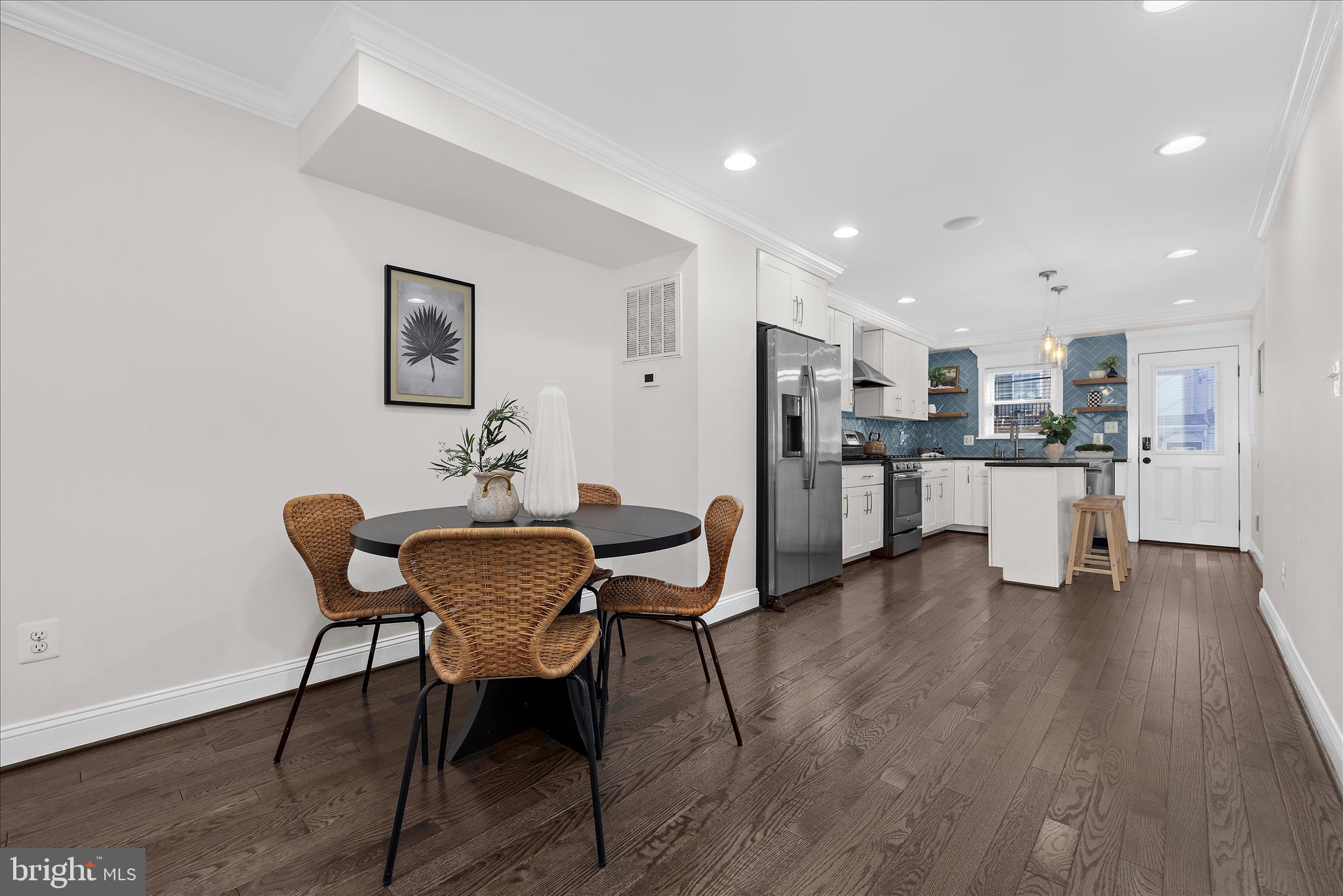 LOCUST POINT - Residential