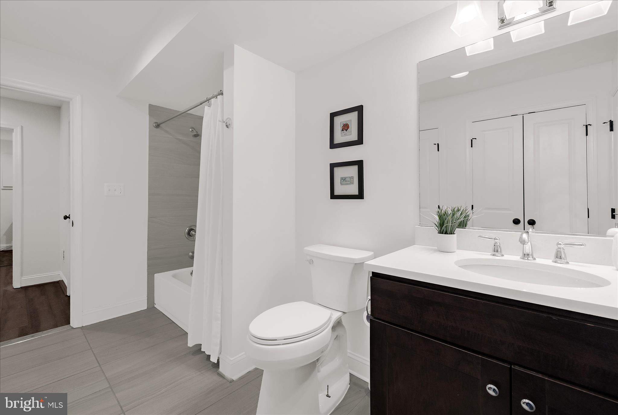 LOCUST POINT - Residential