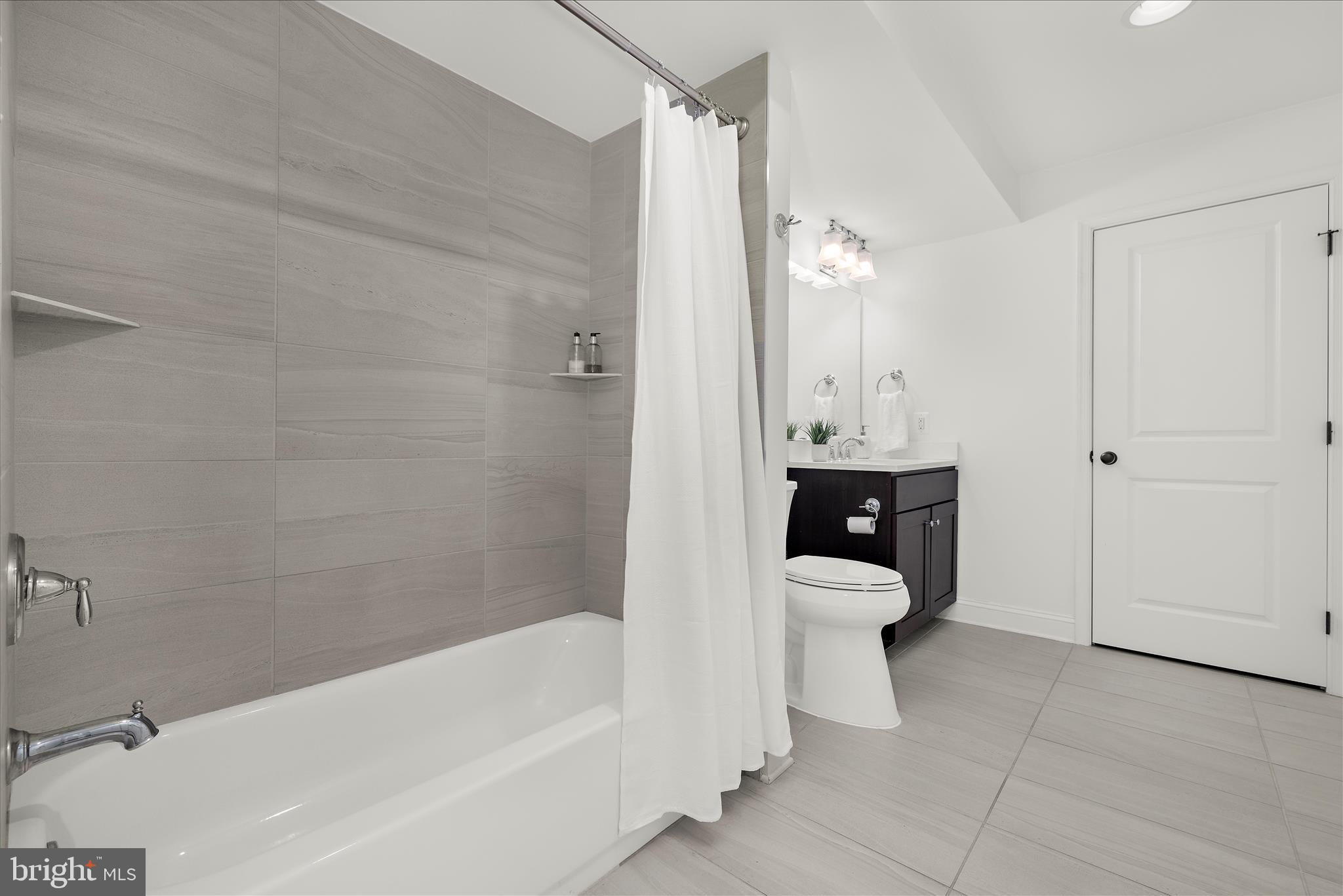 LOCUST POINT - Residential