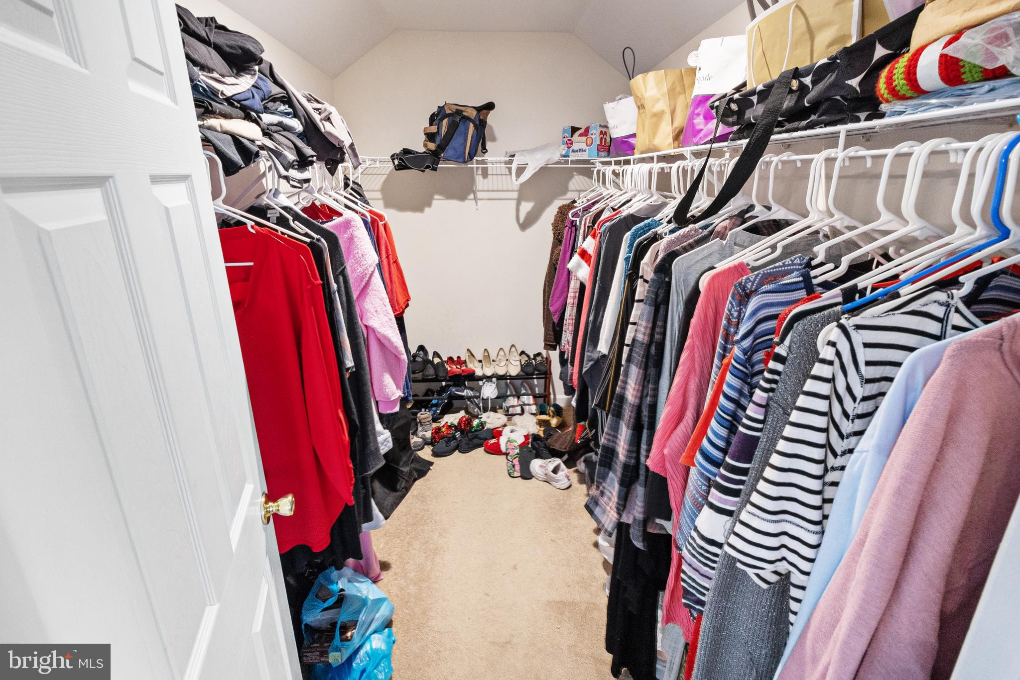 RIVER HILLS - Residential