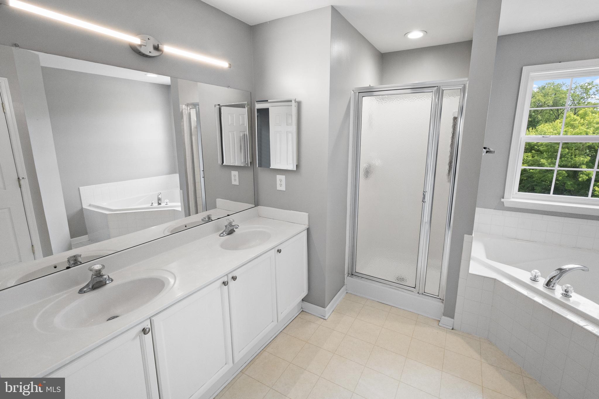 RIVER HILLS - Residential