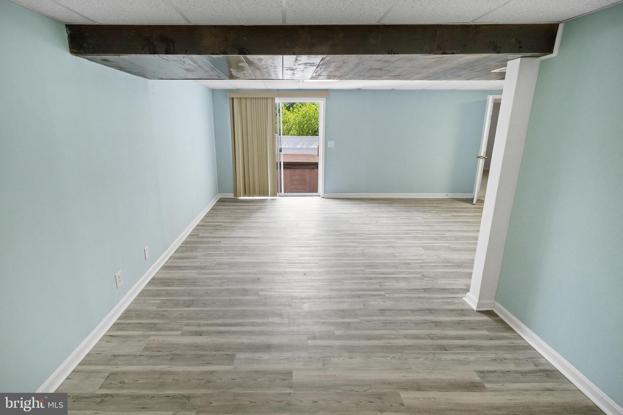 RIVER HILLS - Residential