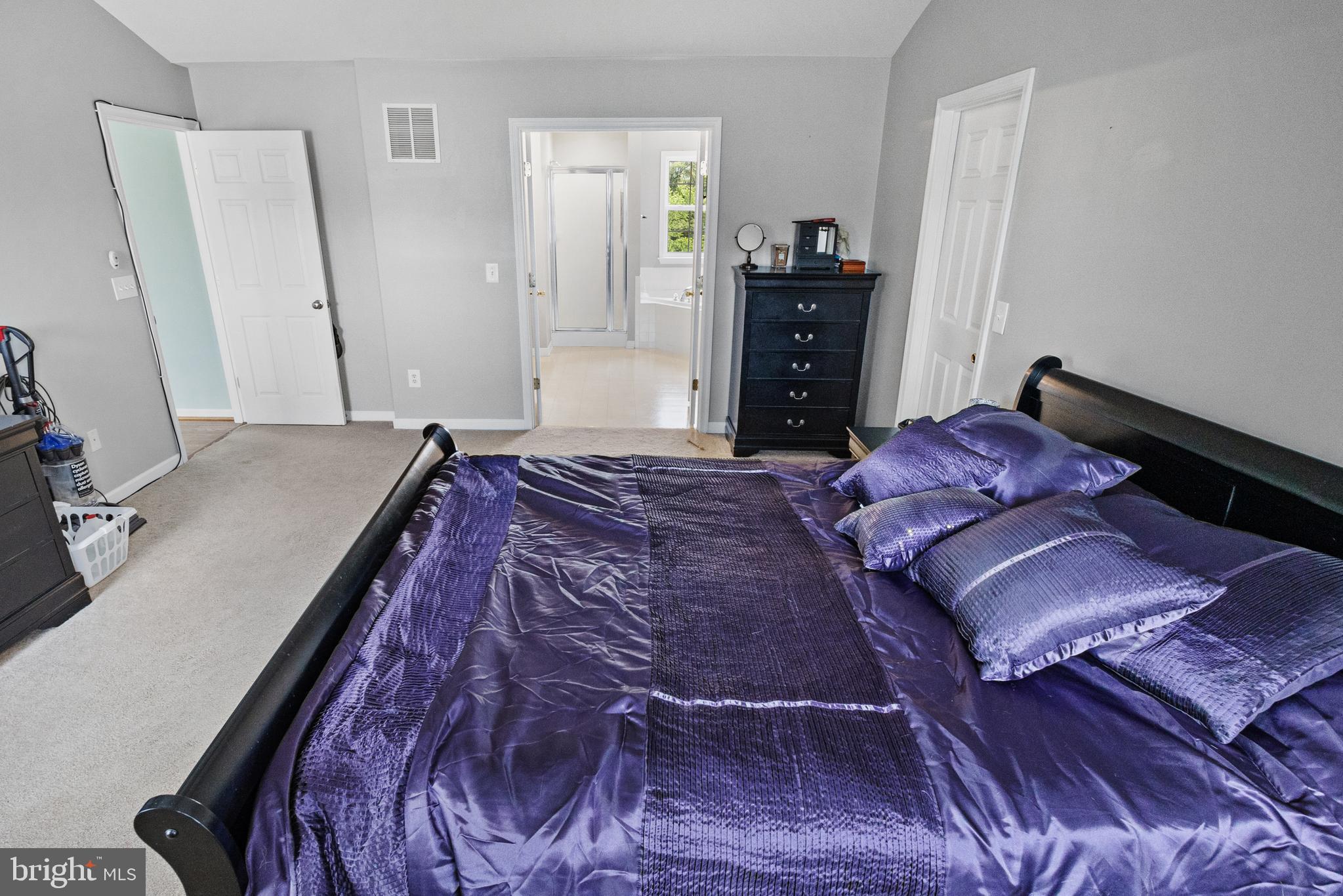 RIVER HILLS - Residential