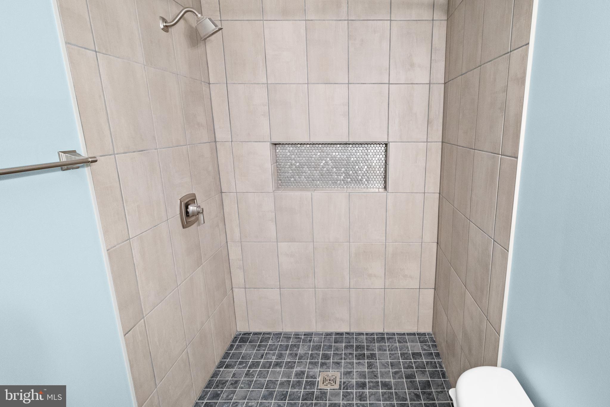 RIVER HILLS - Residential