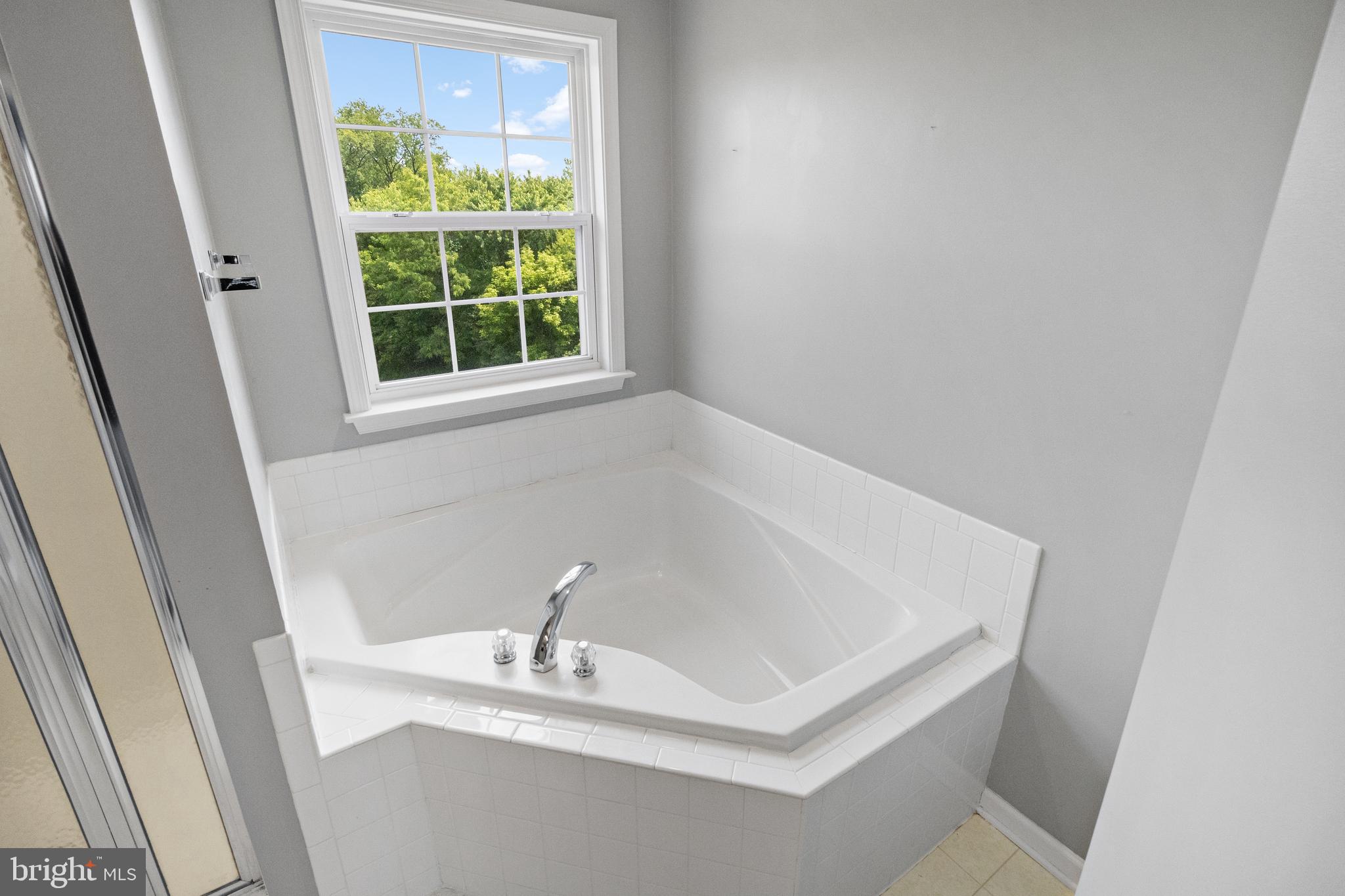 RIVER HILLS - Residential