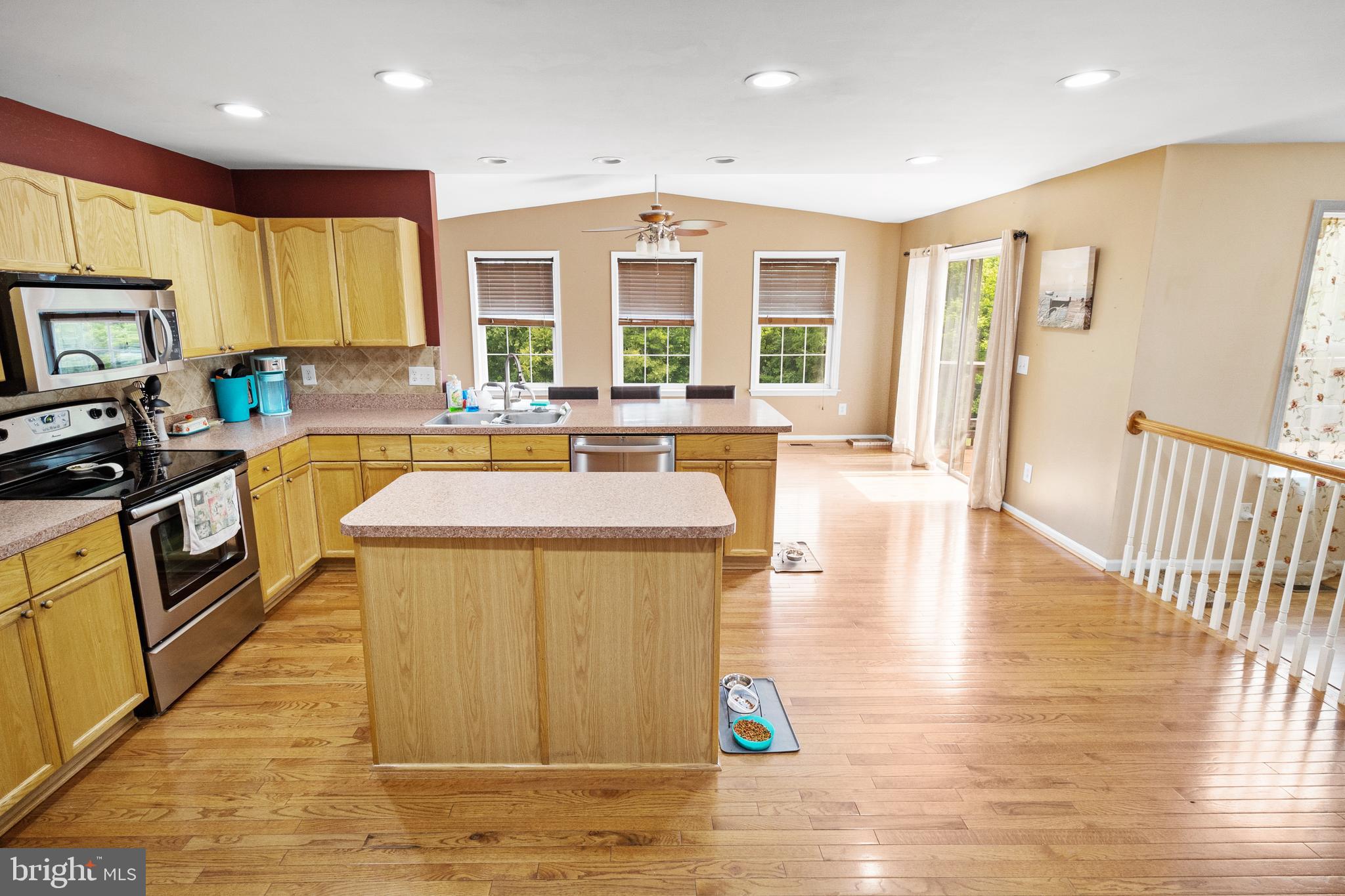 RIVER HILLS - Residential