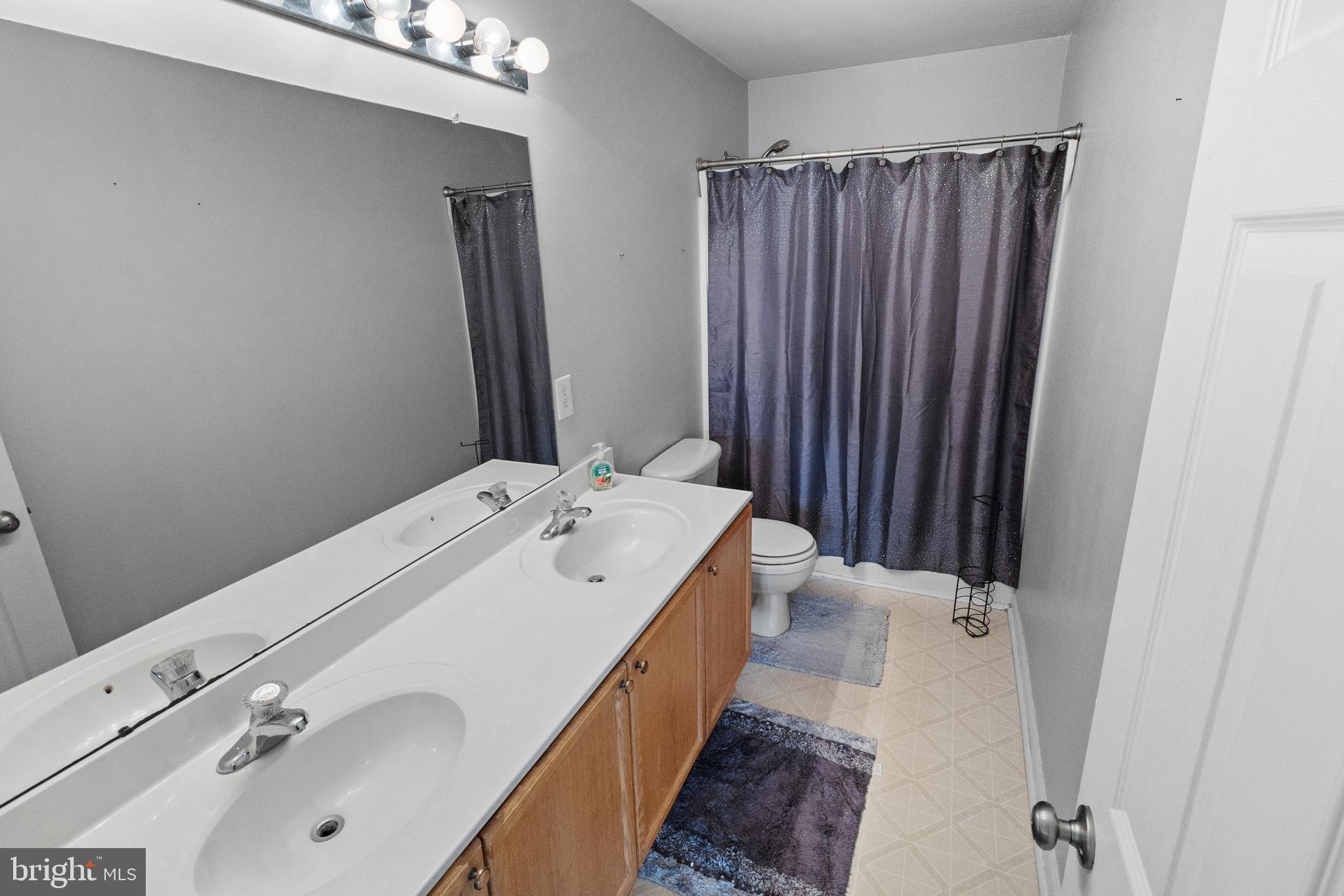 RIVER HILLS - Residential