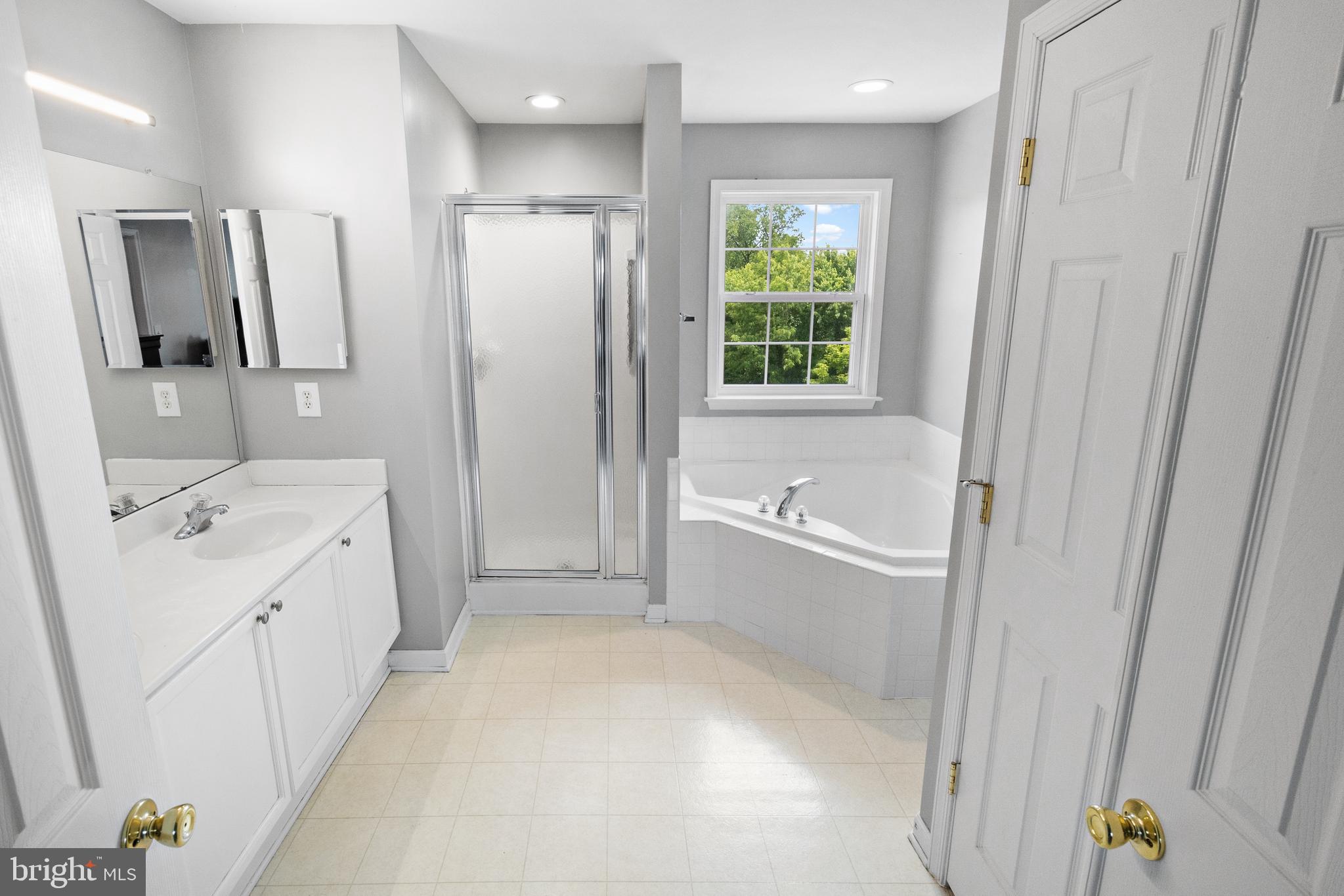 RIVER HILLS - Residential